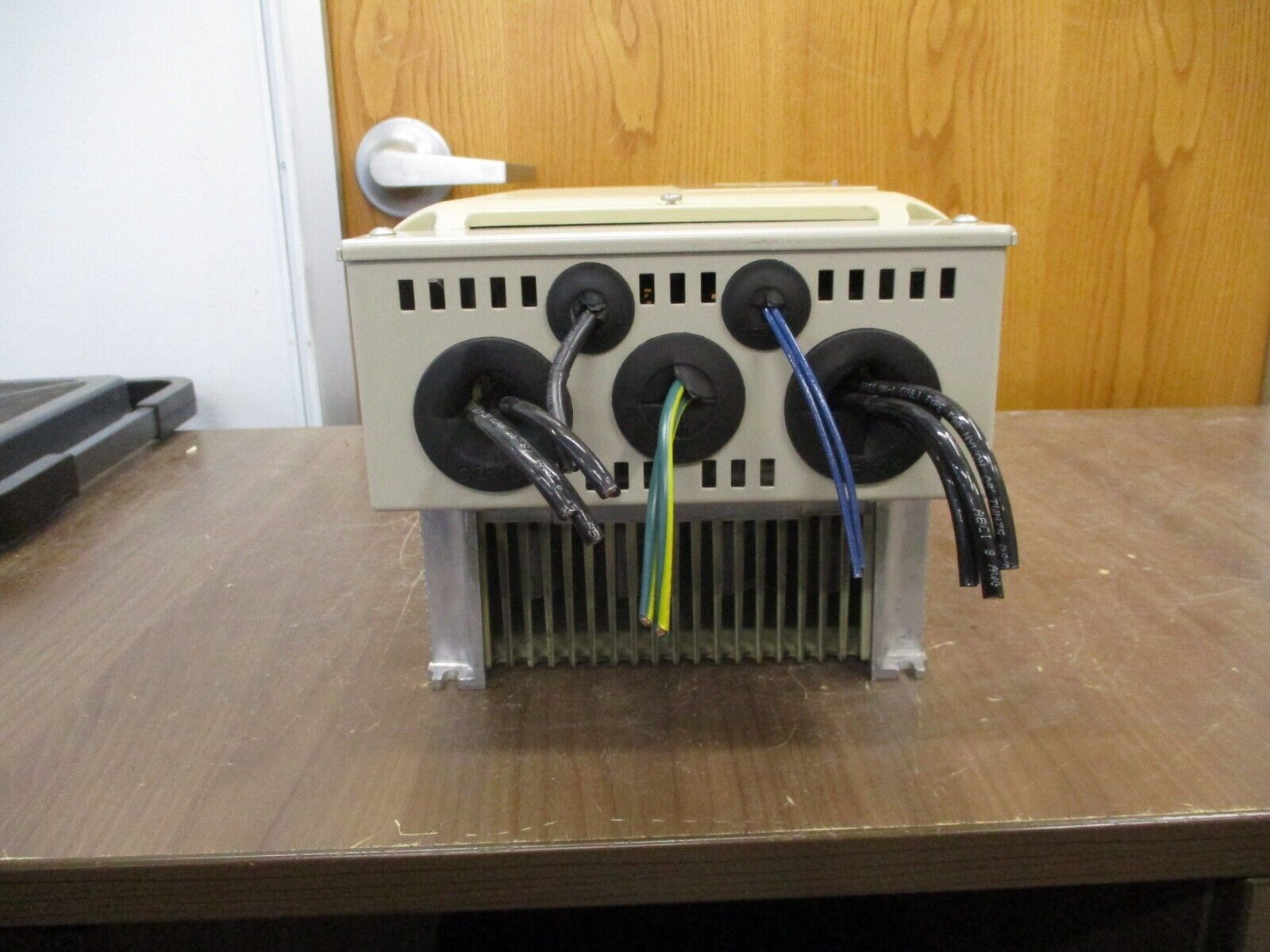 Yaskawa P1000 AC Drive CIMR-PU4A0044FAA Rev. D 30HP 3Ph w/ Keypad Used