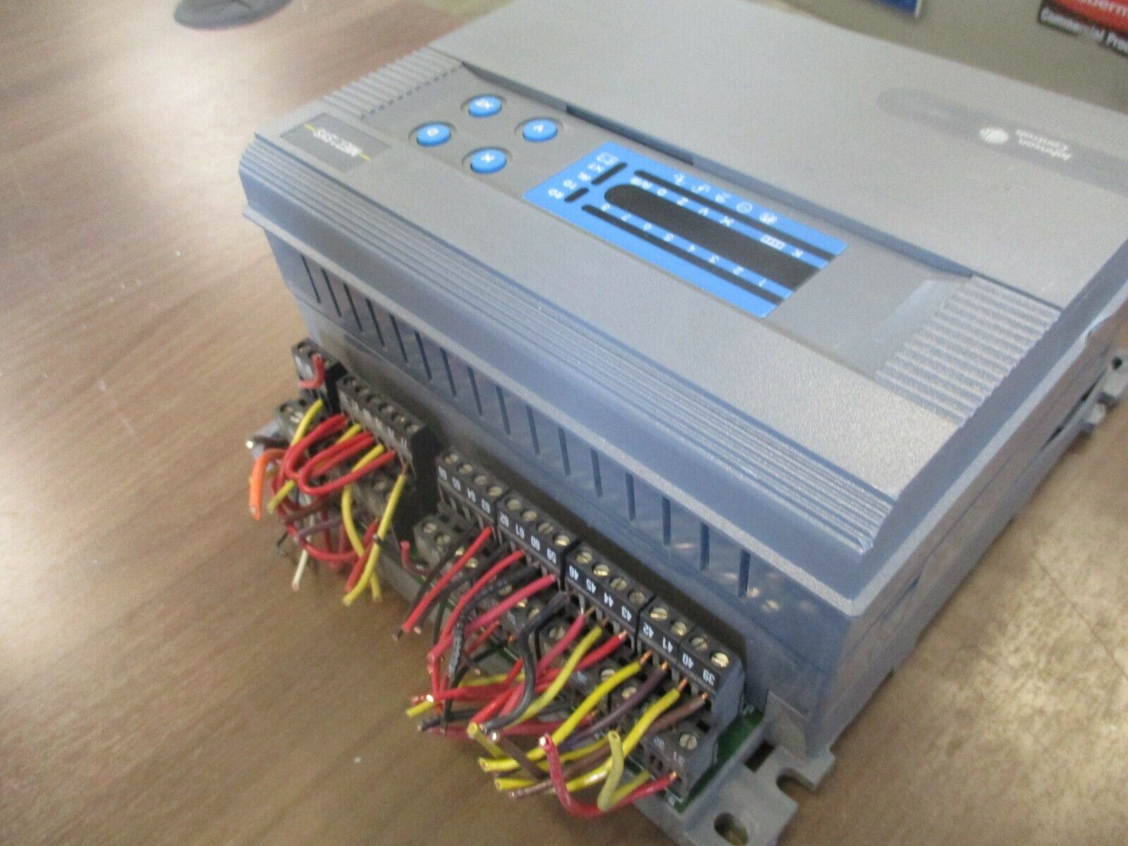 Johnson Controls Metasys Controller w/ Base DX-9100-8454 Rev. B 24VAC Used