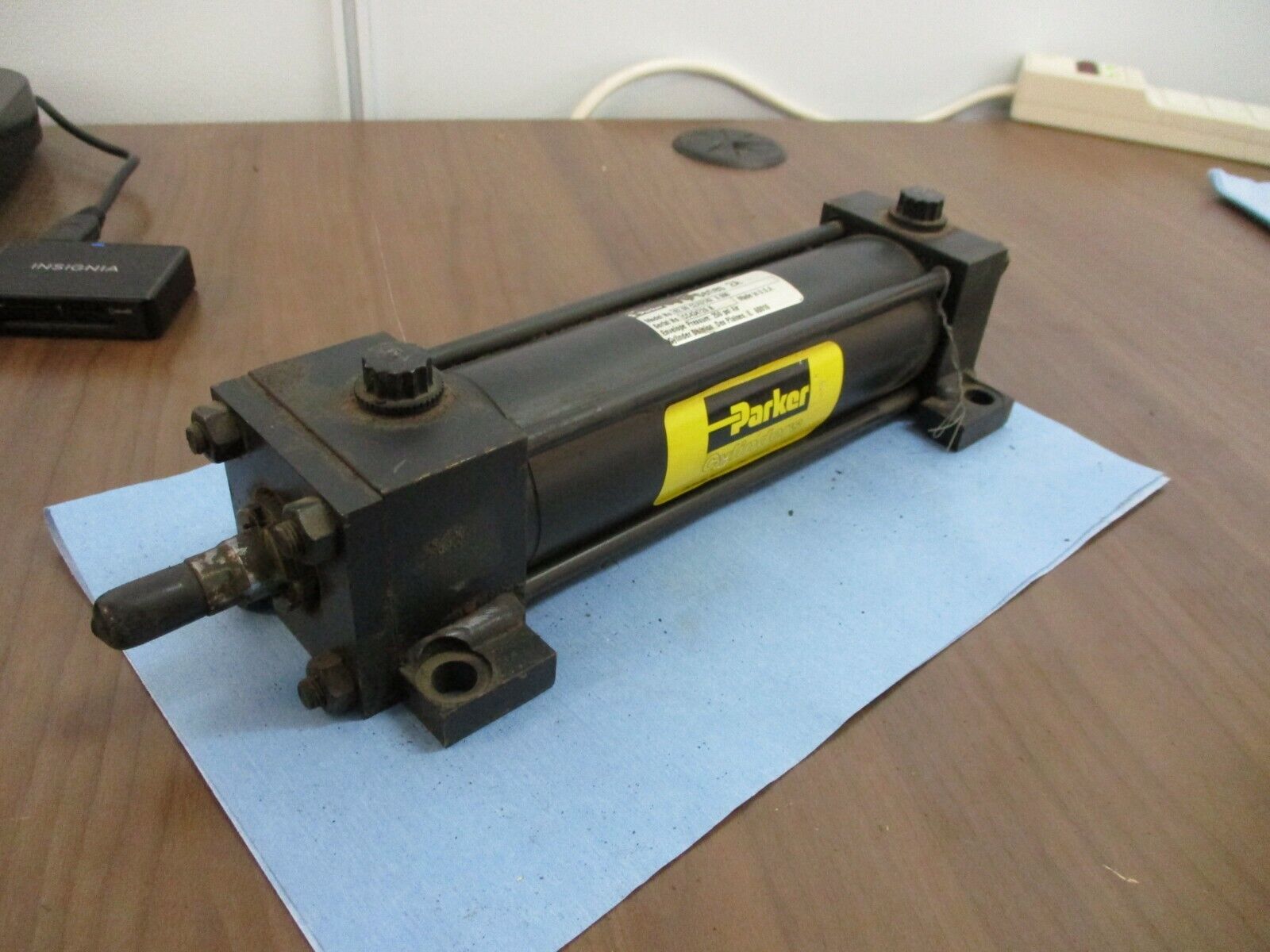 Parker Series 2A Air Cylinder 02.00 C2AU14A 6.000 250 PSI Used