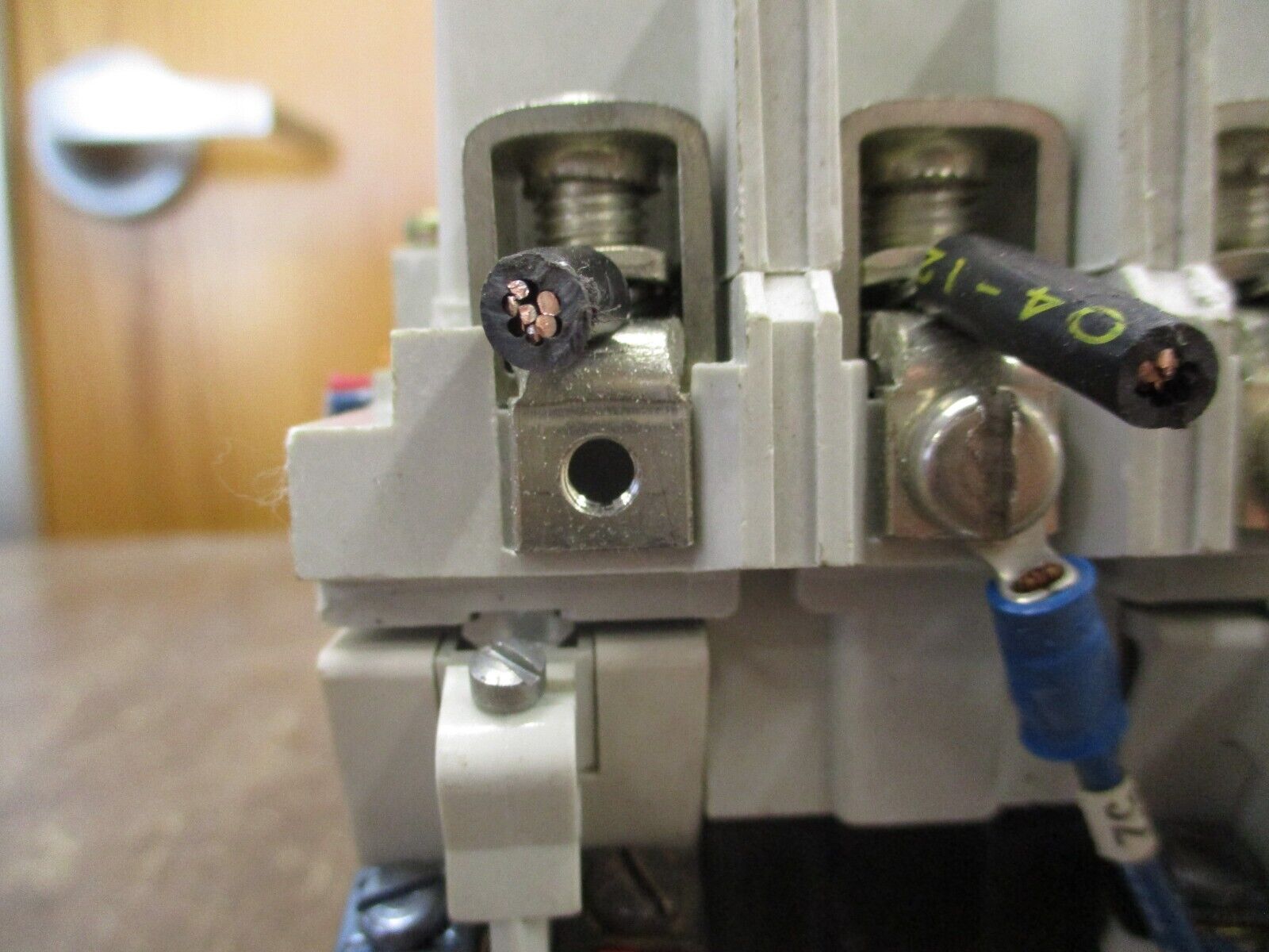 Westinghouse Starter A200M2CAC 45A 120V Coil *Chipped Corner* Used