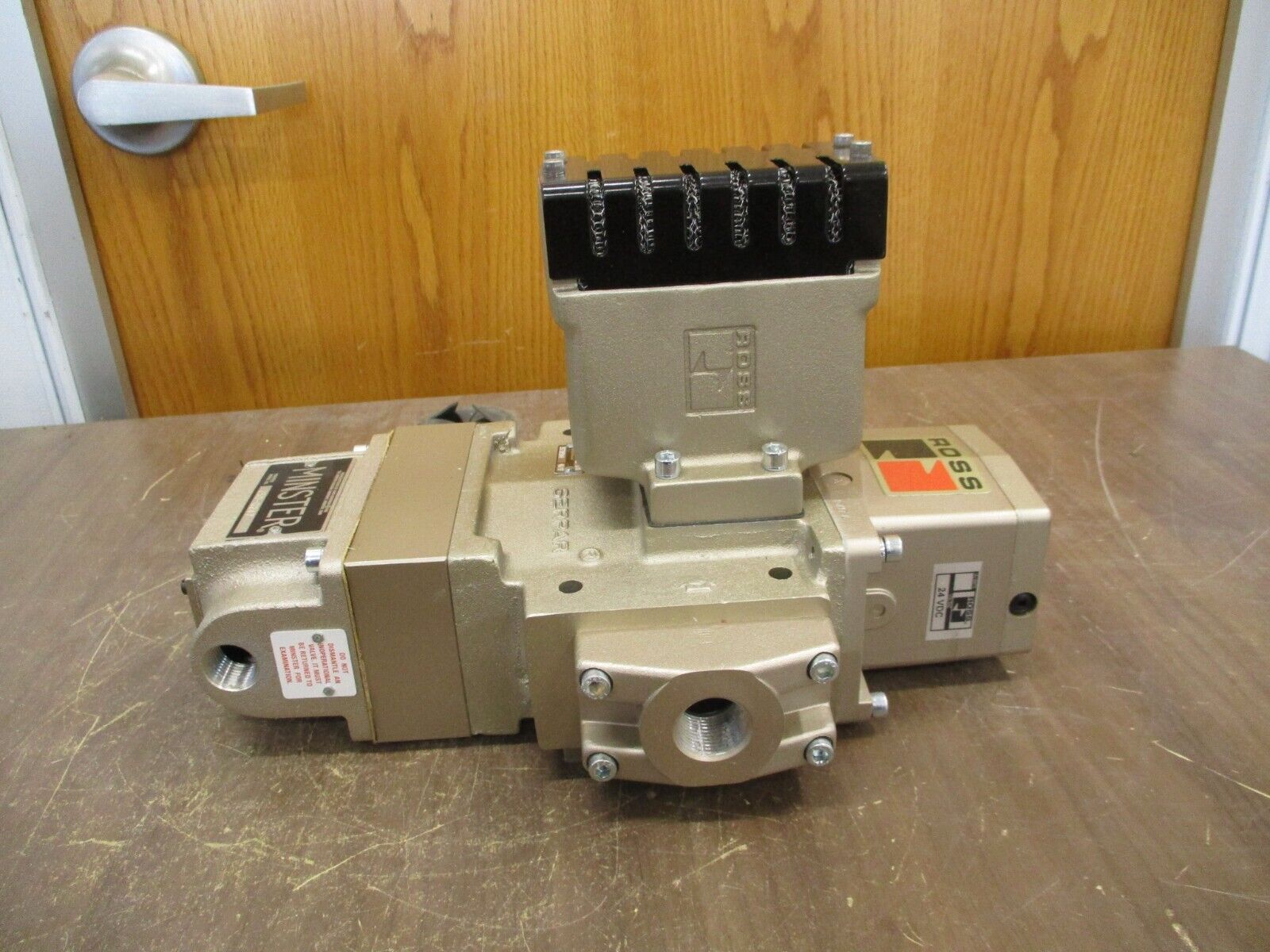 Ross Solenoid Valve 3573A5949 Minster Coil: 250-0247 Used