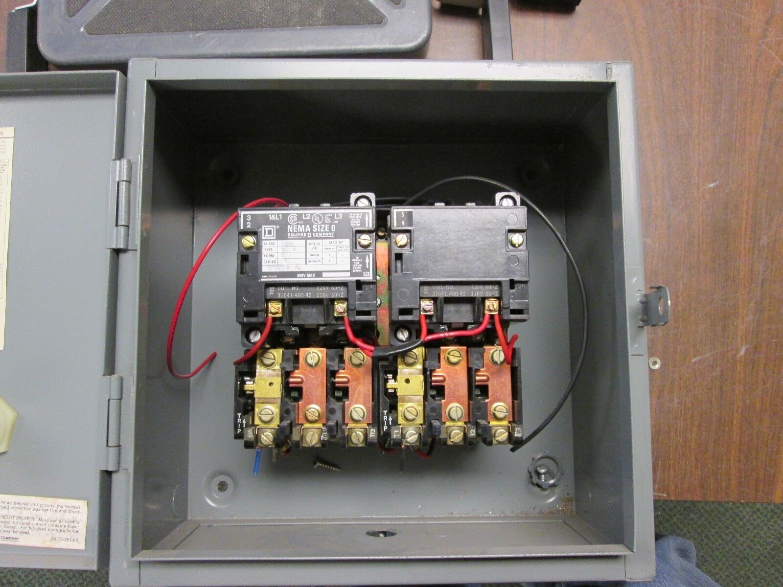 Square D 2 Speed Starter 8810SBG4 Size 0 120V Coil Nema 1 Enclosure Used