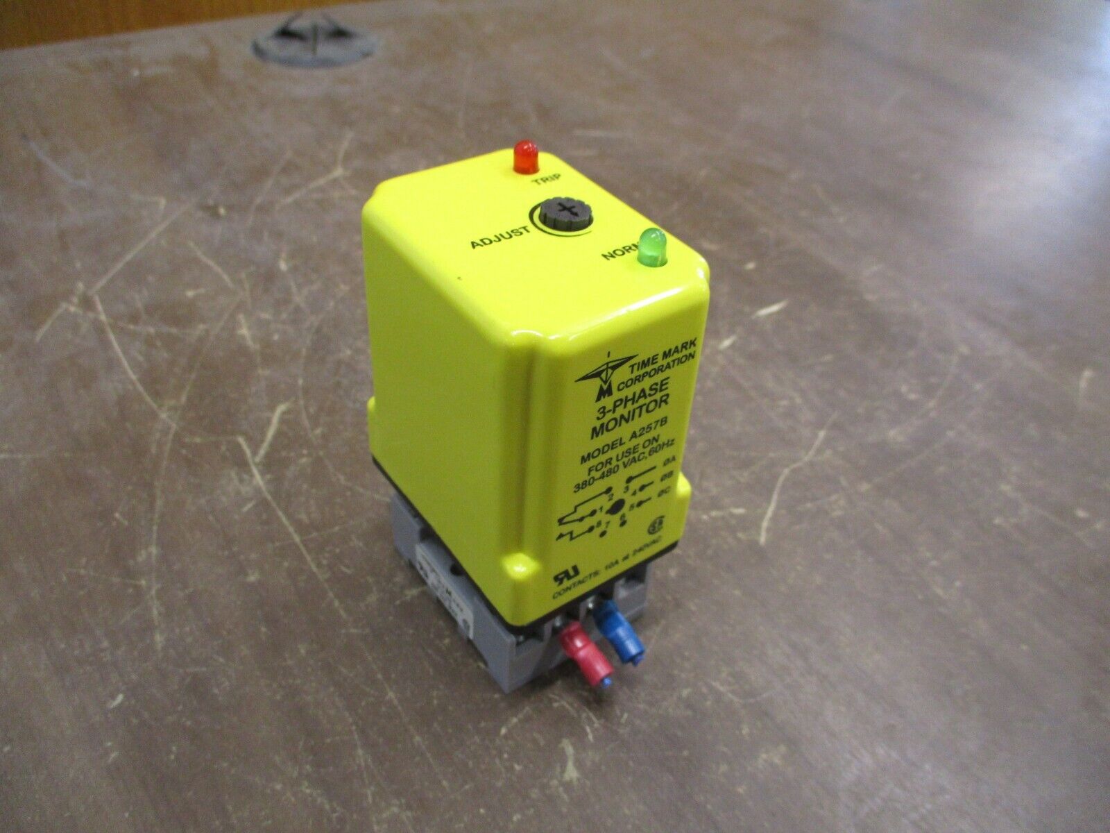 Time Mark 3-Phase Monitor A257B 380-480VAC 60Hz w/ Base *Cracked Corner* Used
