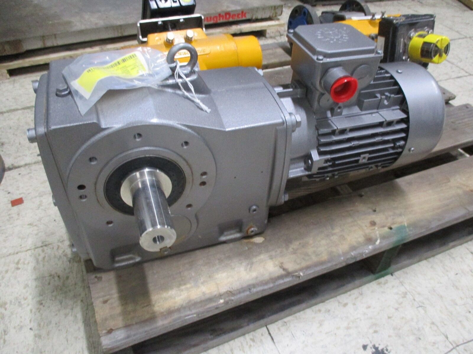 Nord Gearmotor SK 9032.1VZ-100LA/4 CUS Ratio 40.36:1 5HP 43RPM Out New Surplus