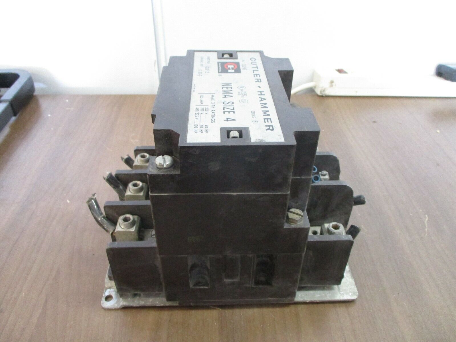 CutlerHammer Size 4 Contactor C10FN3 120V Coil 135A 200575V Used