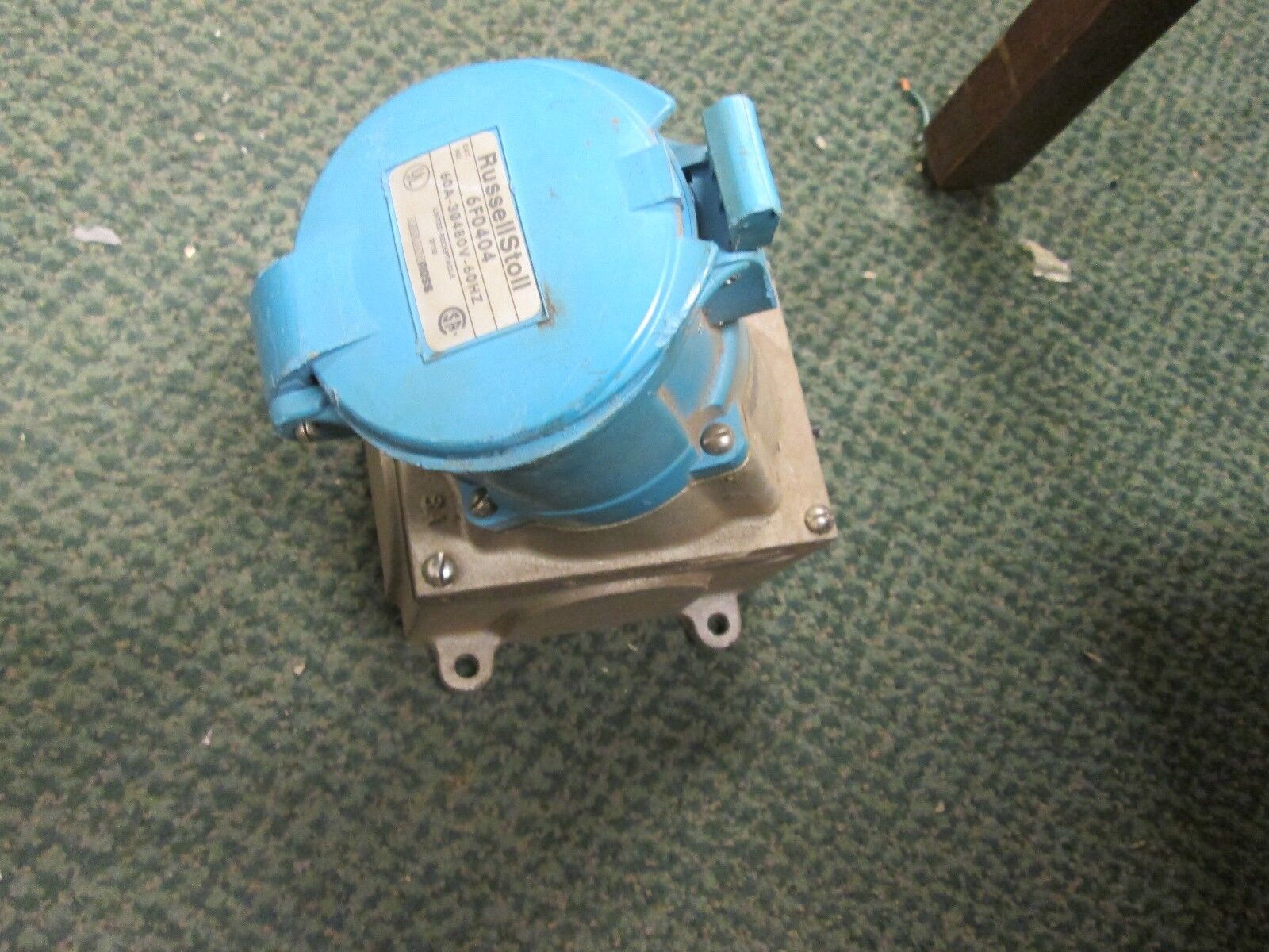 Russellstoll Receptacle w/ Base 6F0404 60A 480V 3PH 60HZ Broken Cover Used