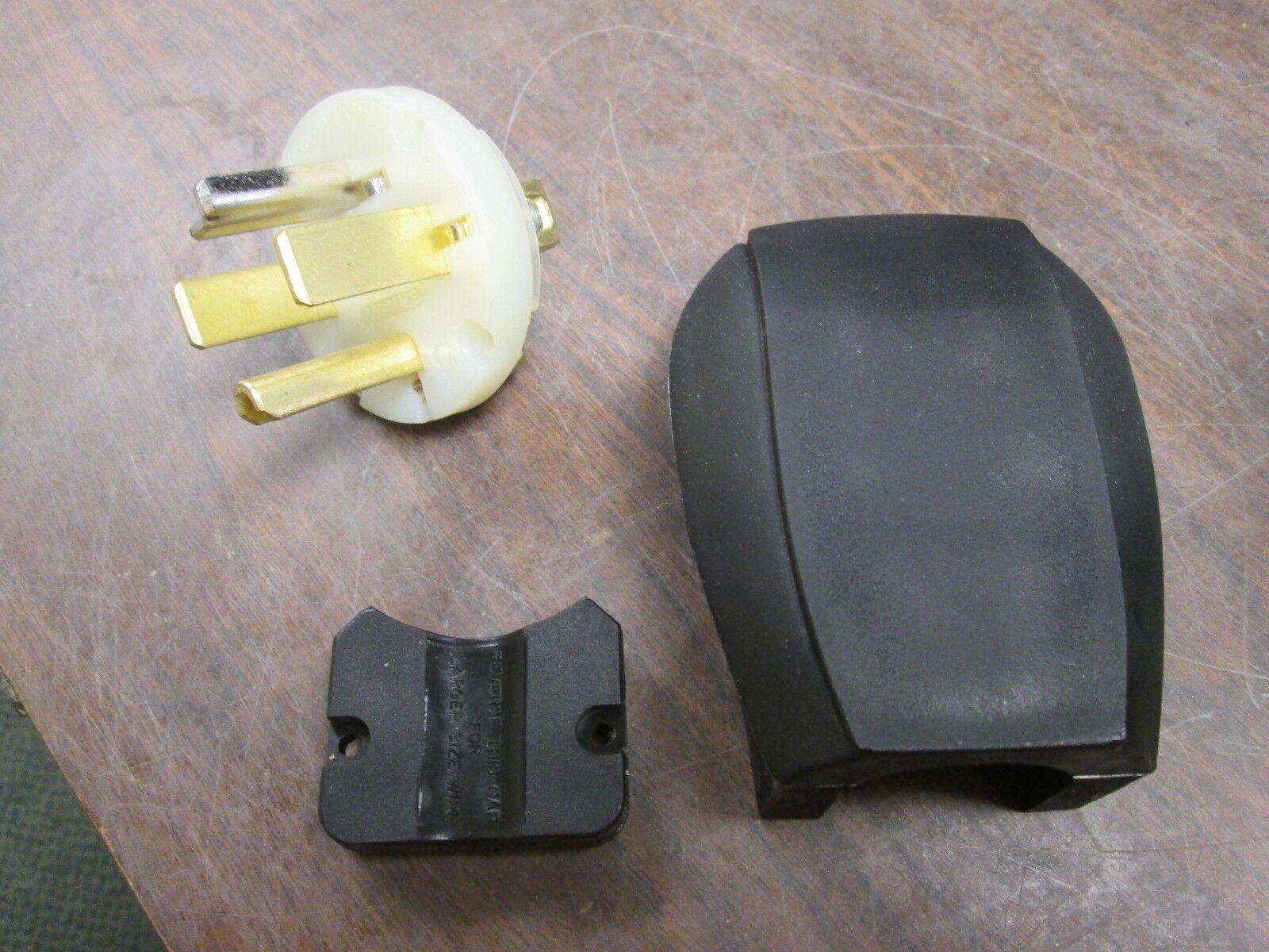 Bryant Nylon Angle Plug 9432-ANPB 30A 125/250V 3P 4W New Surplus