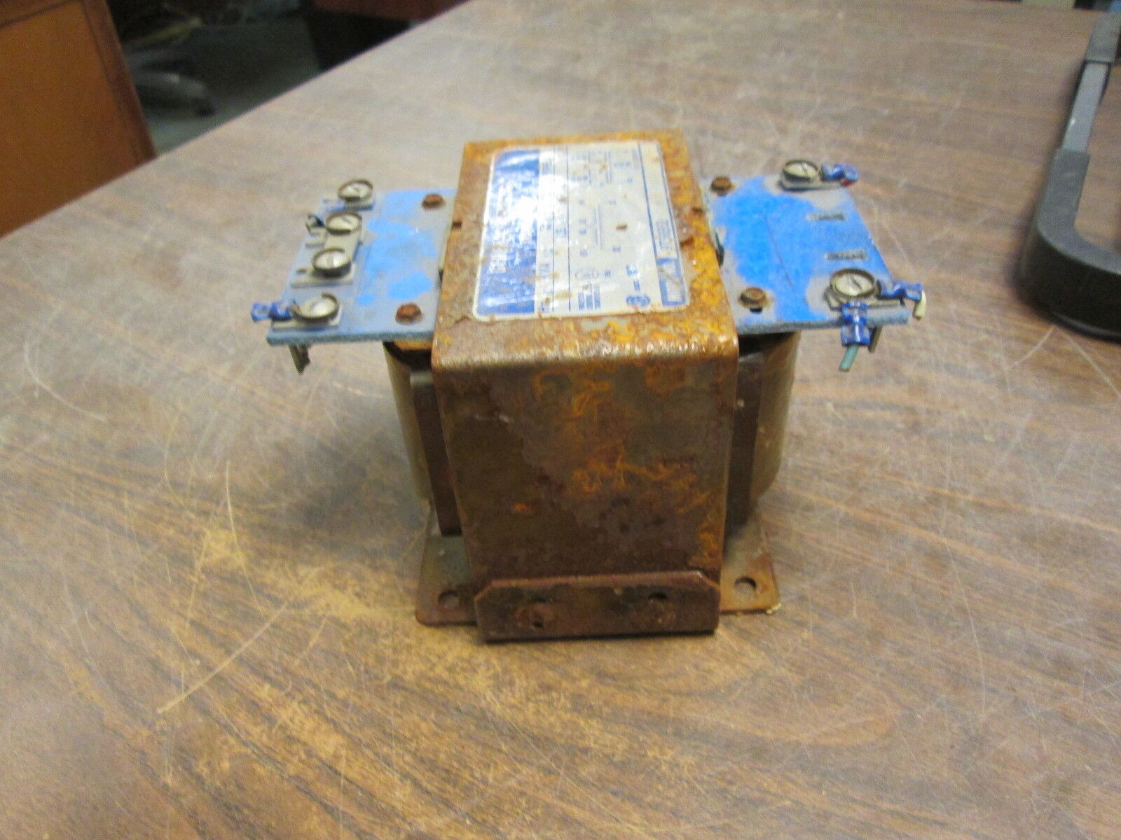 GE Type IP Transformer 9T58B52 1KVA Pri: 240/480V Sec: 120V 60Hz Used