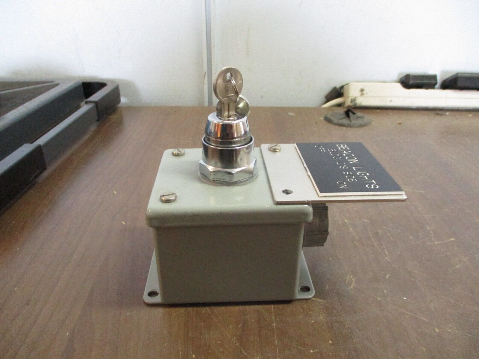 Square D Keyed Selector Switch 9001 KA1 Ser. K *Missing (1) Cover Screw* Used
