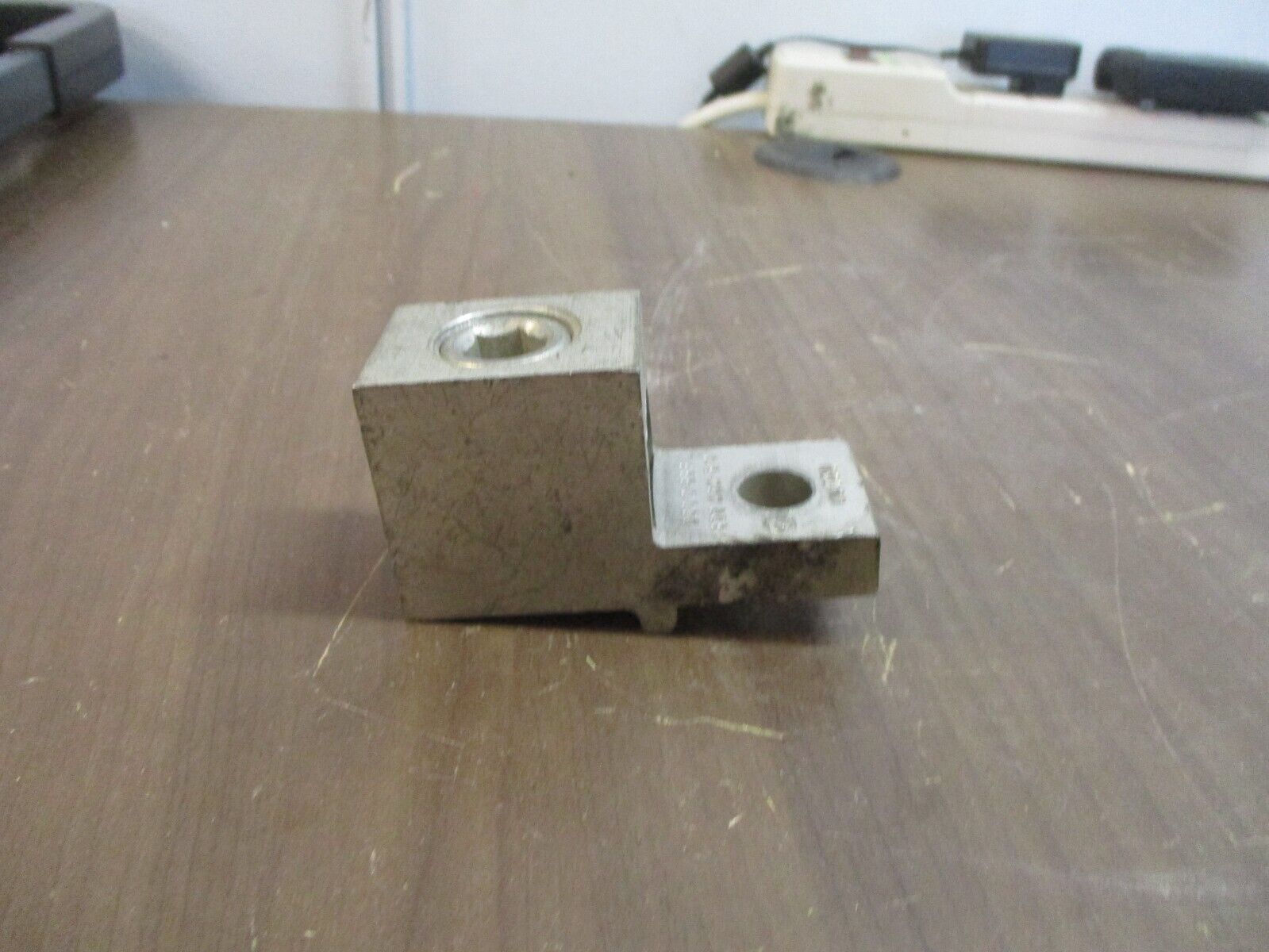 DCC Mechanical Lug C-686 800MCM-3/0 Used