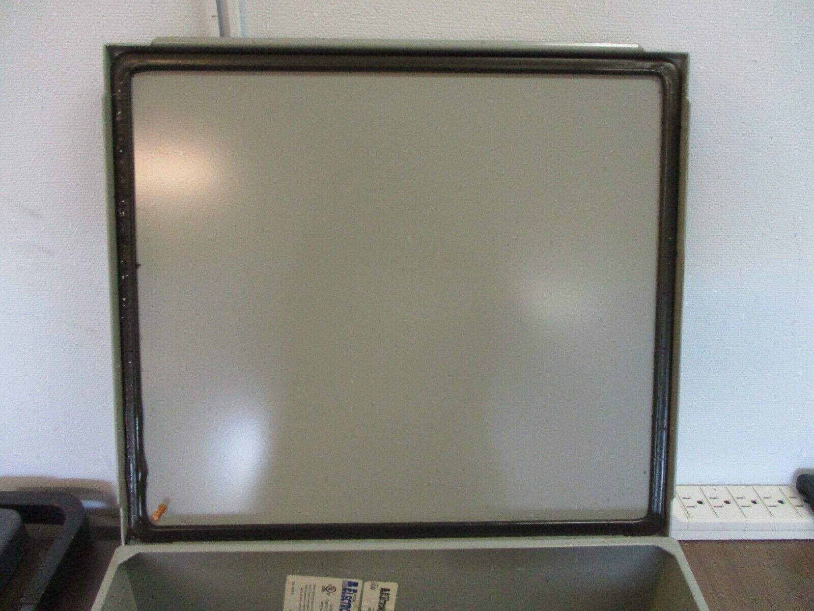 Rittal Electromate Type 12/13 Enclosure E1614CH Size: 16x14x6" *No Box*