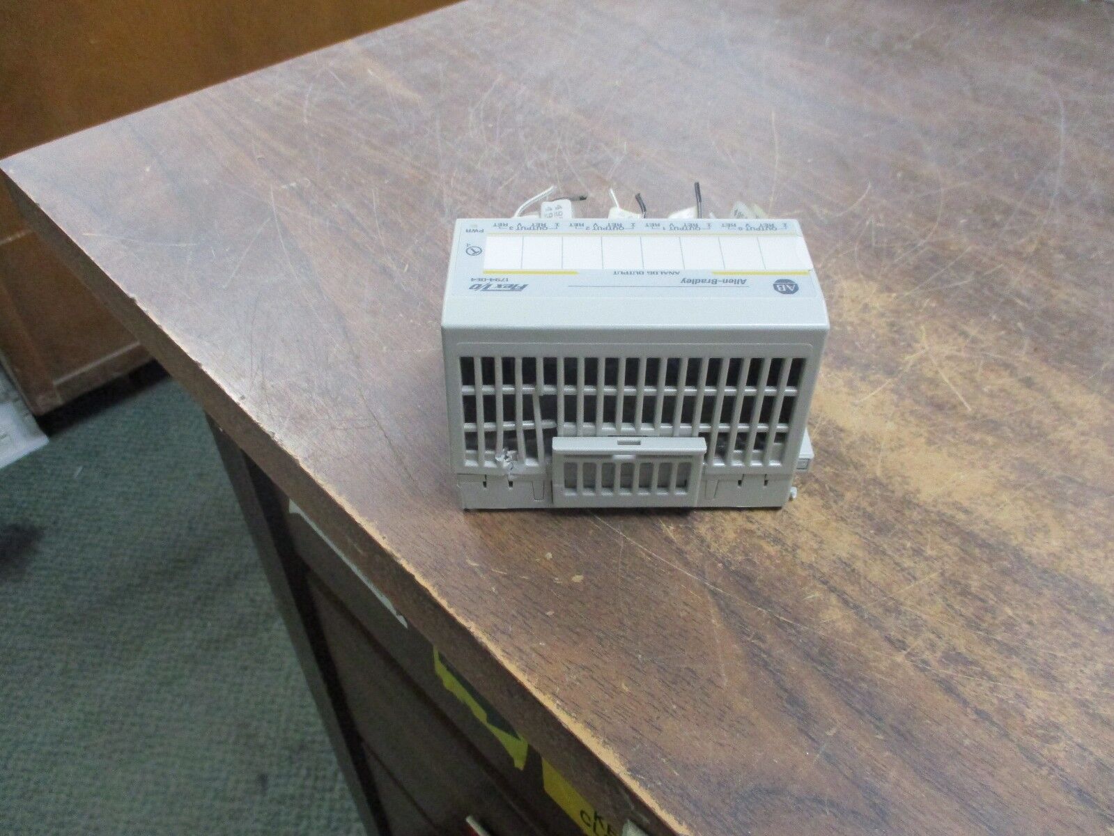 Allen-Bradley Analog Output 1794-OE4 *Cracked Vent* Used