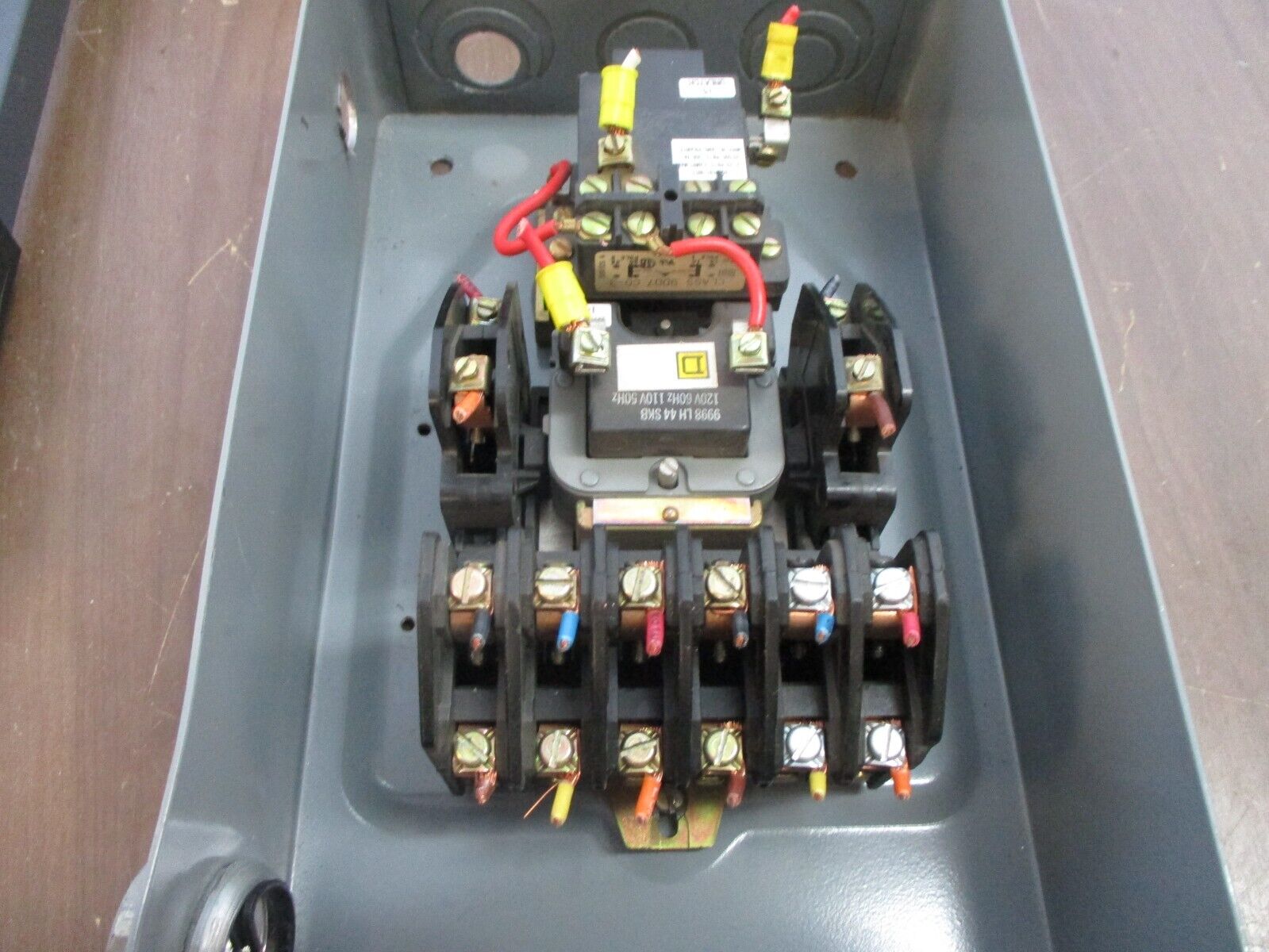 Square D Enclosed Lighting Contactor 8903 LXG60 Ser. B 120V Coil *Bent Cover*