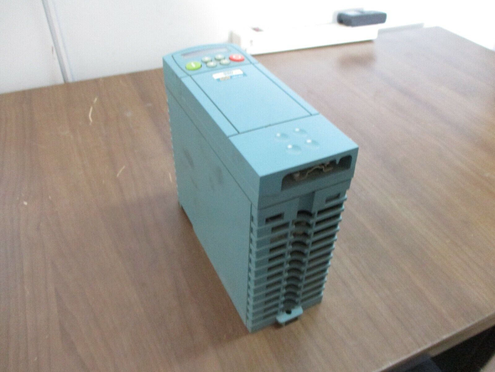 SSD 650 Series AC Drive 650V/0003/460/RBN 3HP 3Ph w/ Keypad Used