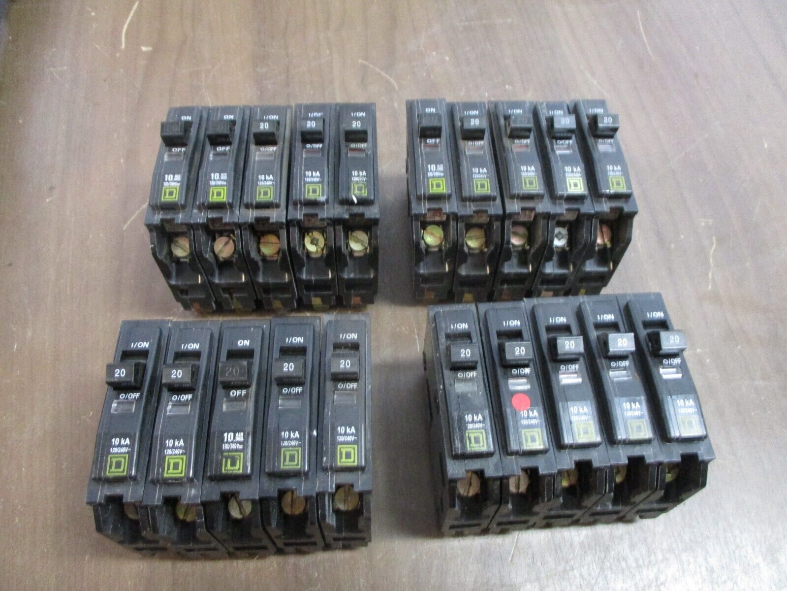 Square D Bolt-On Circuit Breaker QOB120 20A 120/240V 1P *Lot of 20* *No Screws*