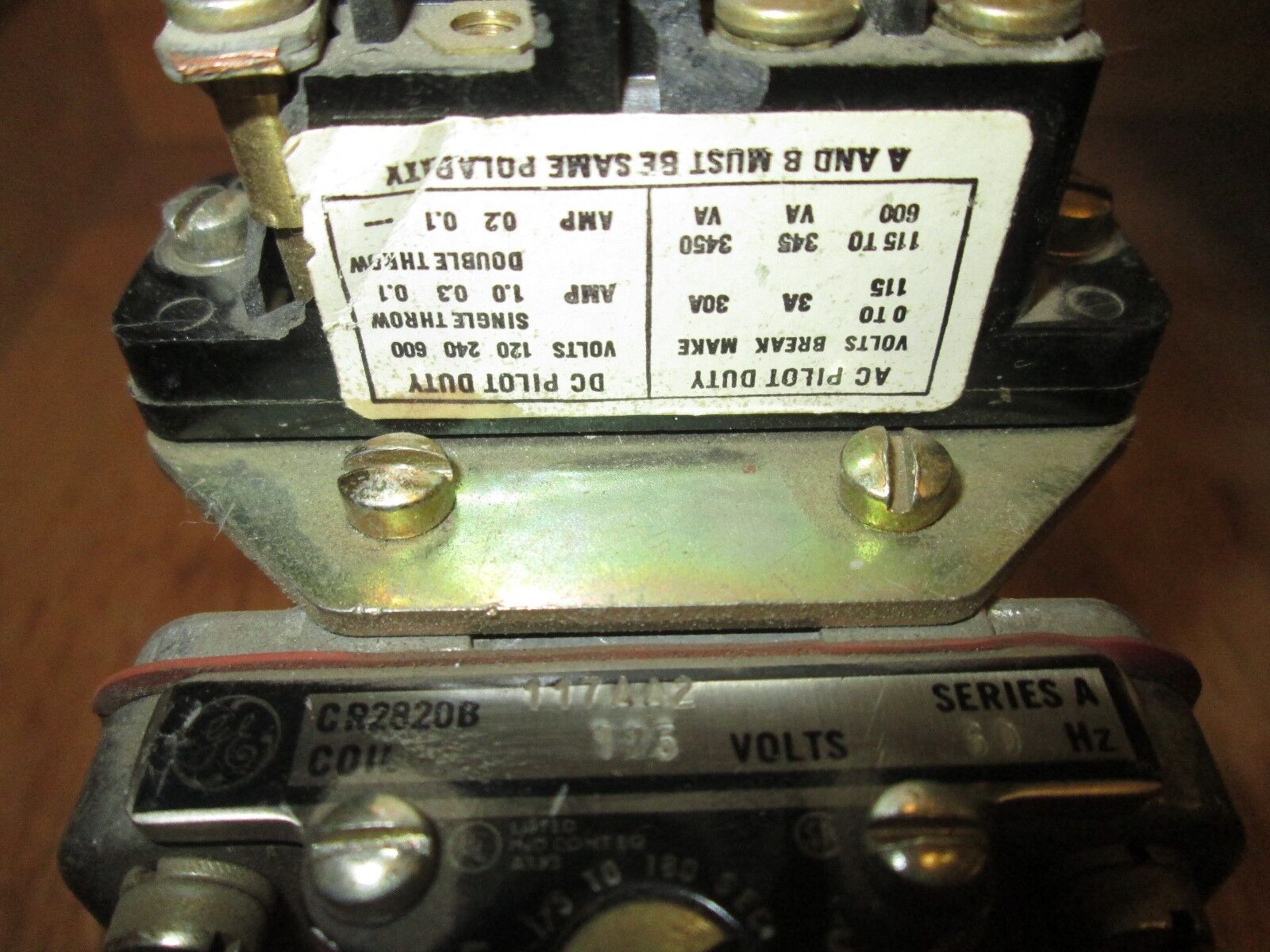 GE Pneumatic Time Delay Relay CR2820B 117AA2 460V coil Used