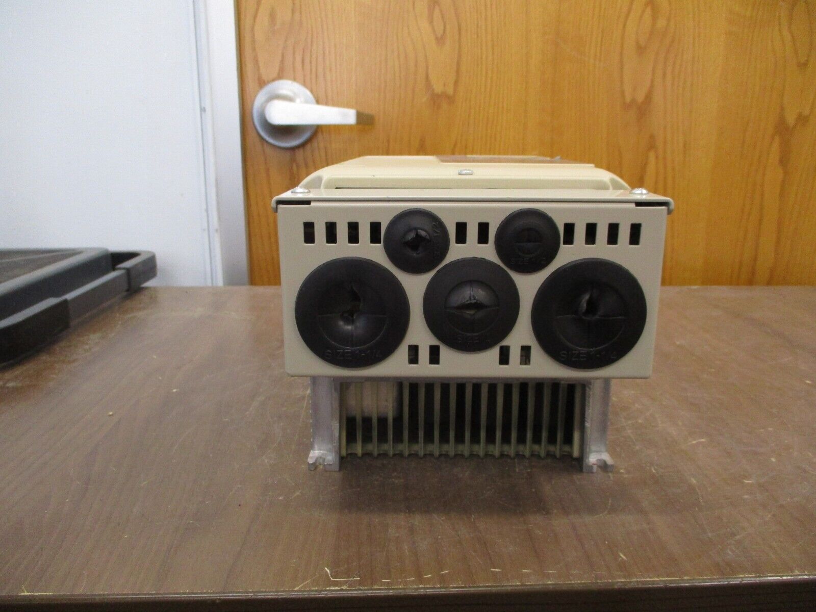 Yaskawa A1000 AC Drive CIMR-AU4A0031FAA Rev. D 20HP 3Ph w/ Keypad Used