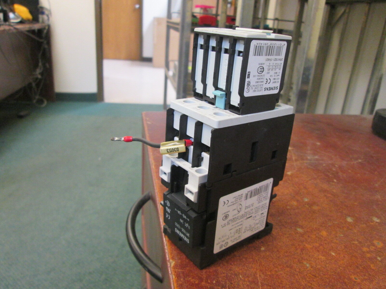 Siemens Sirius Contactor 3RT1024-1B..0 24VDC Coil 35A 600V w/Aux Contact Block