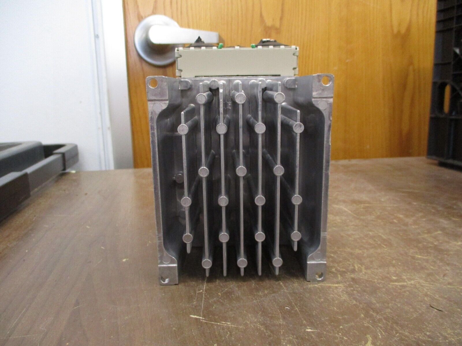 Yaskawa V1000 AC Drive CIMR-VU4A0004FAA Rev. C 1HP w/ Keypad Used