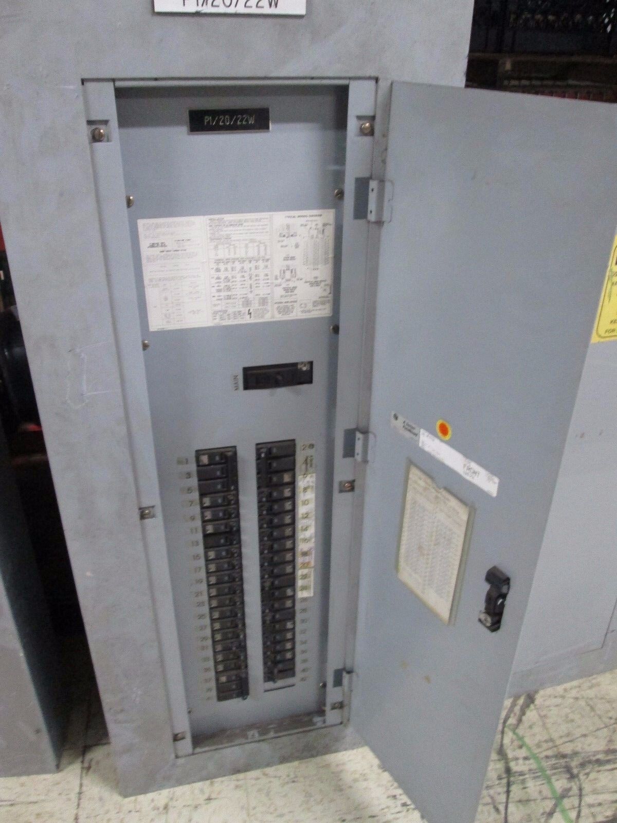 GE Main Circuit Breaker Panel AQF3422ATX AXS5B4 225A 208Y/120V 225A Main Breaker