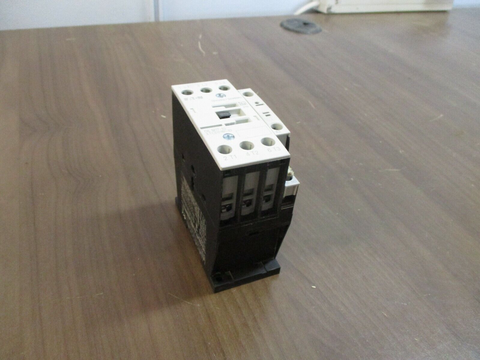 Eaton Contactor DIL M17-10 XTCE018C10 120V Coil Used