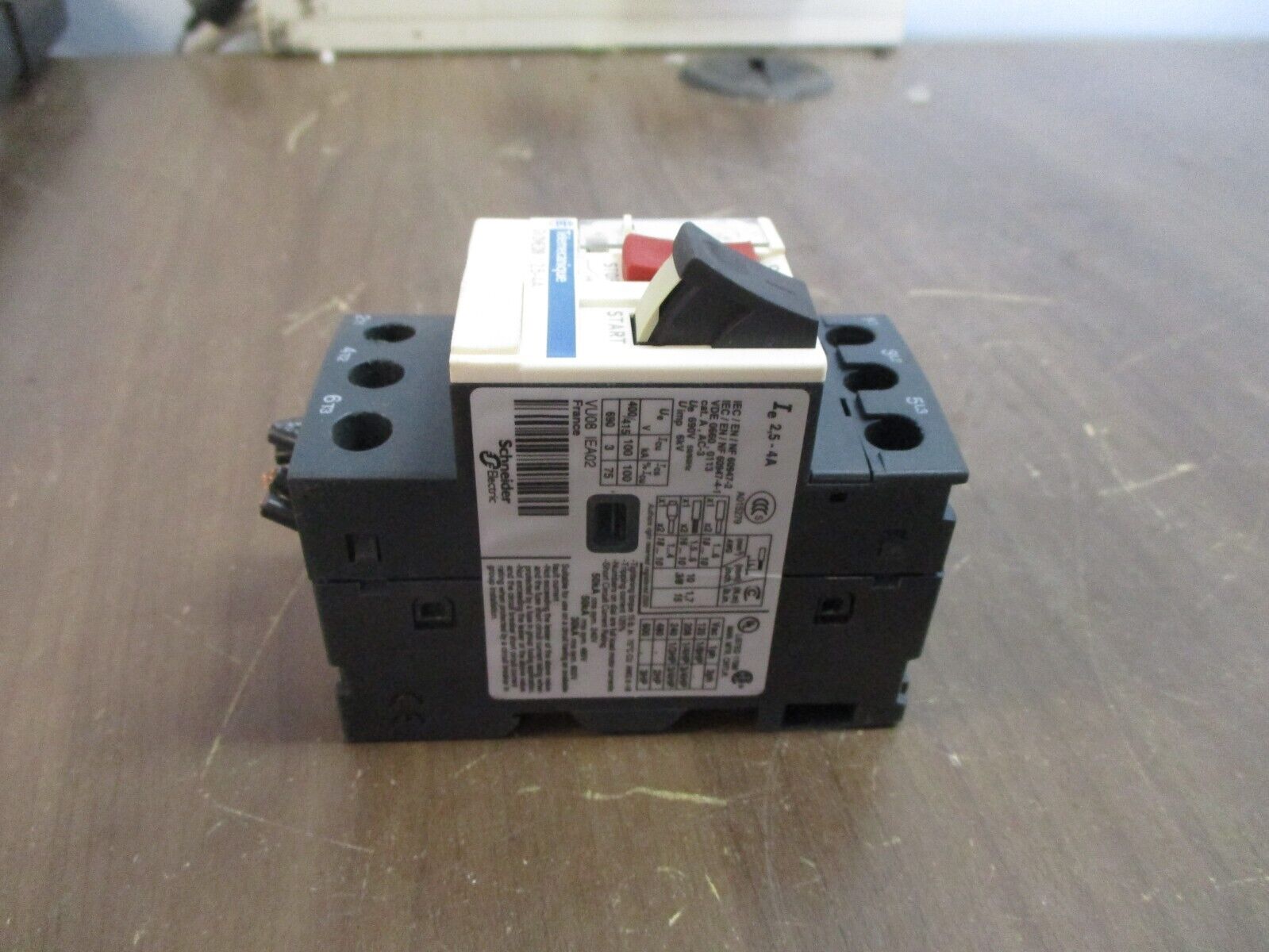 Telemecanique Manual Starter GV2ME08 Trip: 2.5-4A Used