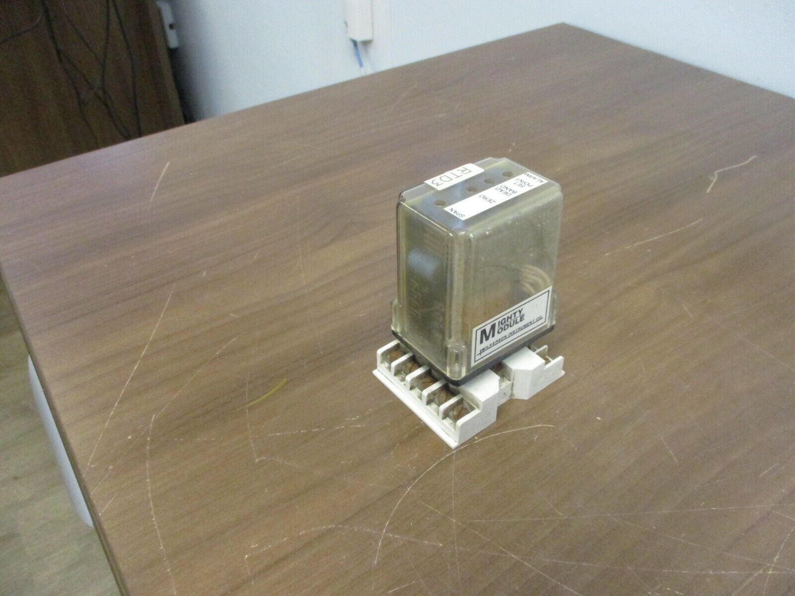 Wilkerson Mighty Module MM1400 115VAC Option: 120ohm.00627 w/ Base Used