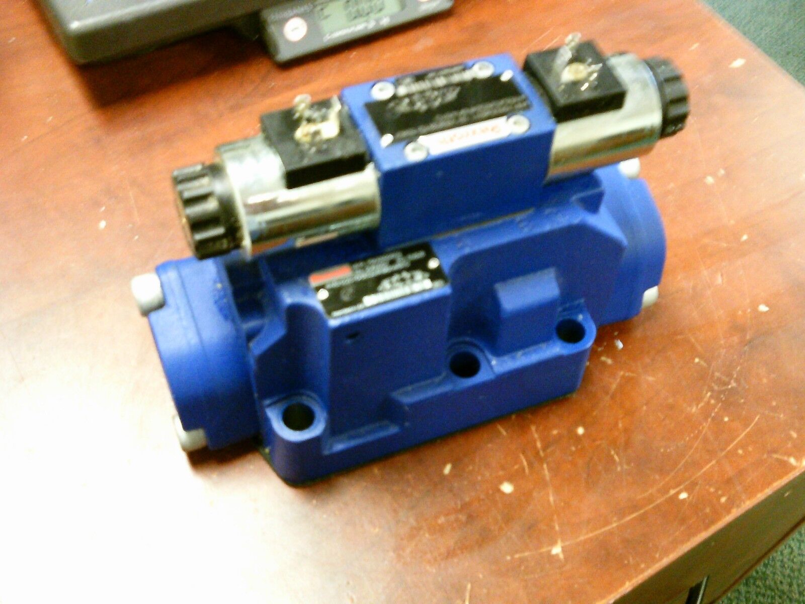 Rexroth Hydraulic Directional Control Valve R900932659 / R900548271 Used