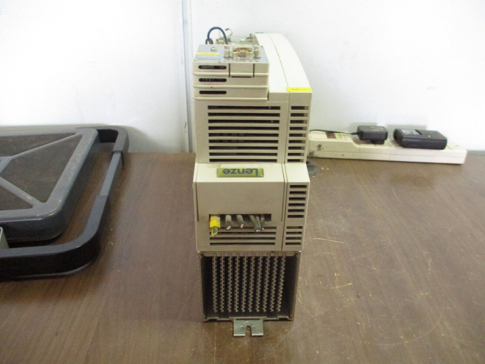 Lenze Servo Controller EVS9323-ES Input: 3Ph 400/480V 3.9A 3.2kVA 50/60Hz Used