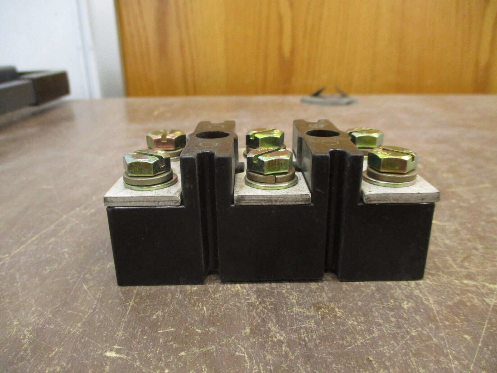 GE Terminal Block 8690261G7 150A 600V CR2960SY139C3D Used