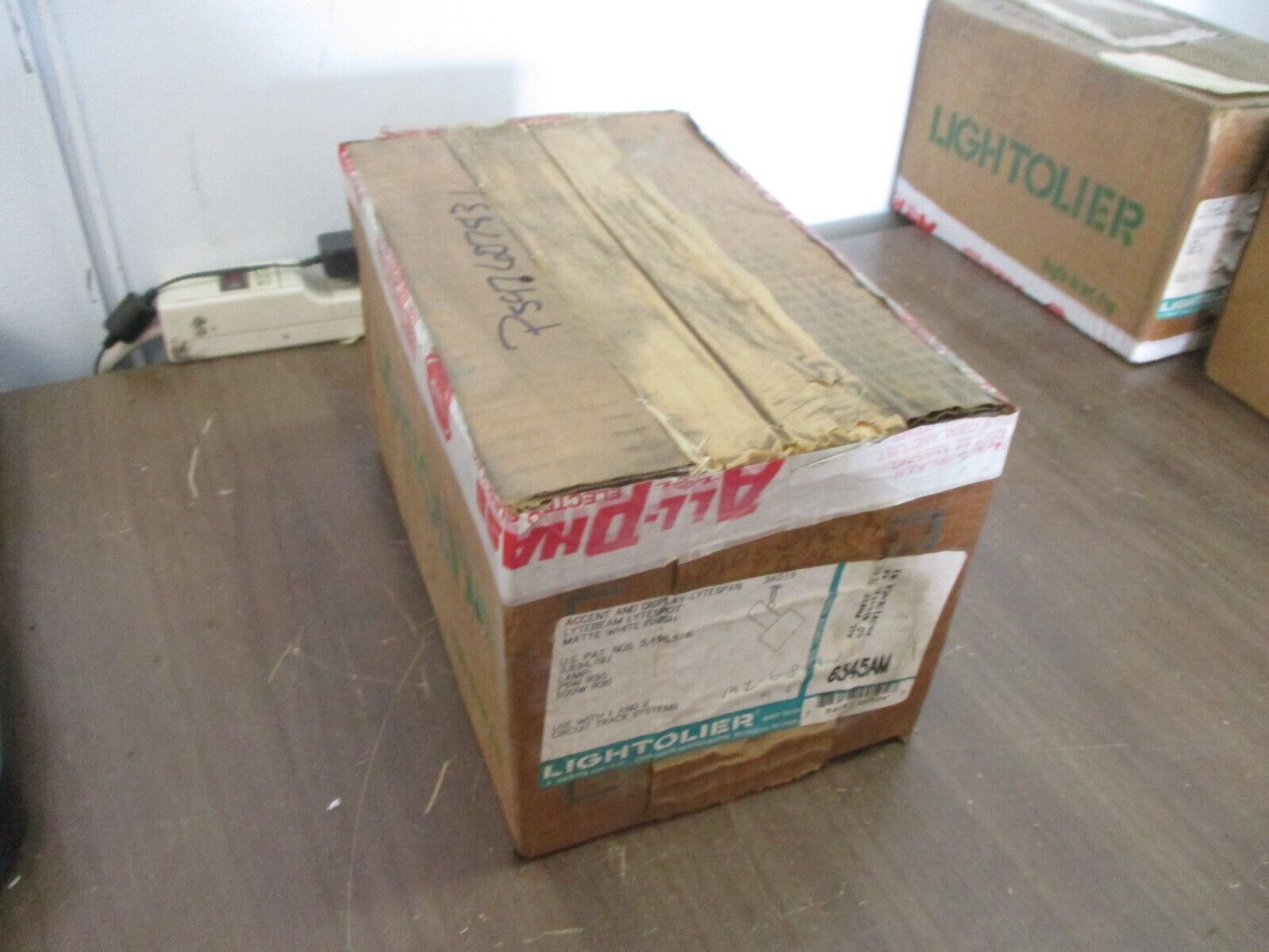 Lightolier Accent & Display Track Light 6345AM Lamp: 75W / 100W R30 New Surplus