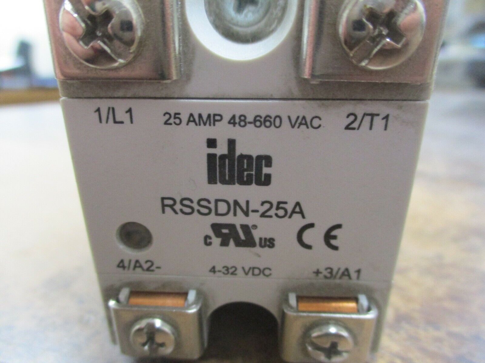 IDEC Solid State Relay w/ Heat Sink RSSDN-25A 25A 48-660VAC 4-32VDC Used