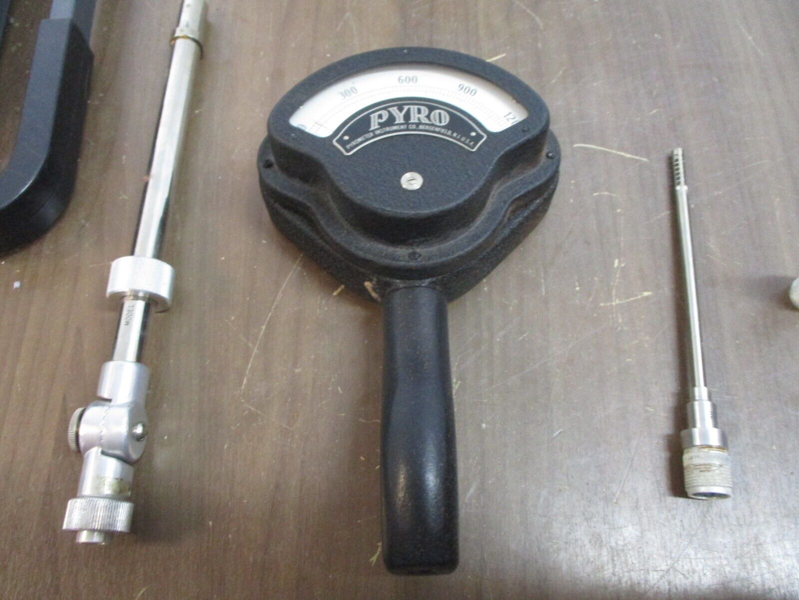 Pyro Surface Pyrometer 169-34 Range: 0-1200°F Used