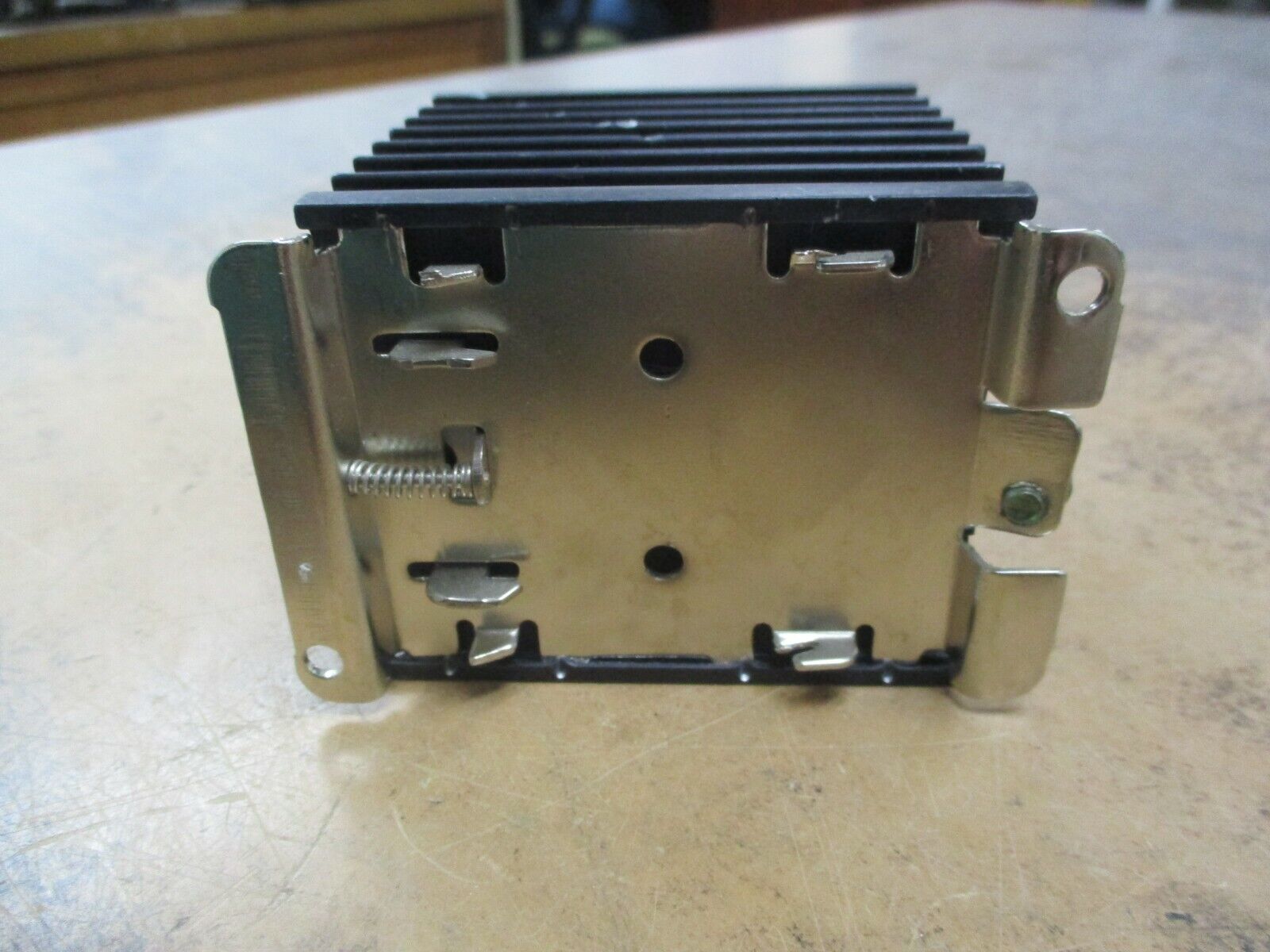 IDEC Solid State Relay w/ Heat Sink RSSDN-25A 25A 48-660VAC 4-32VDC Used