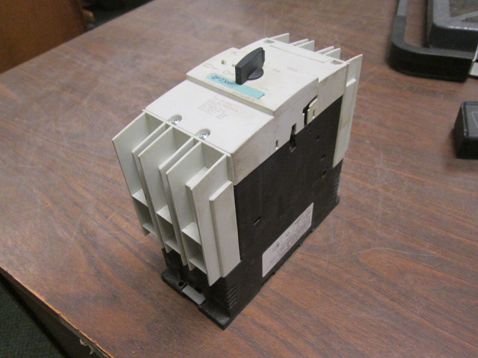 Siemens Sirius Motor Protector 3RV1742-5GD10 40A 600V w/ Aux Contact Used