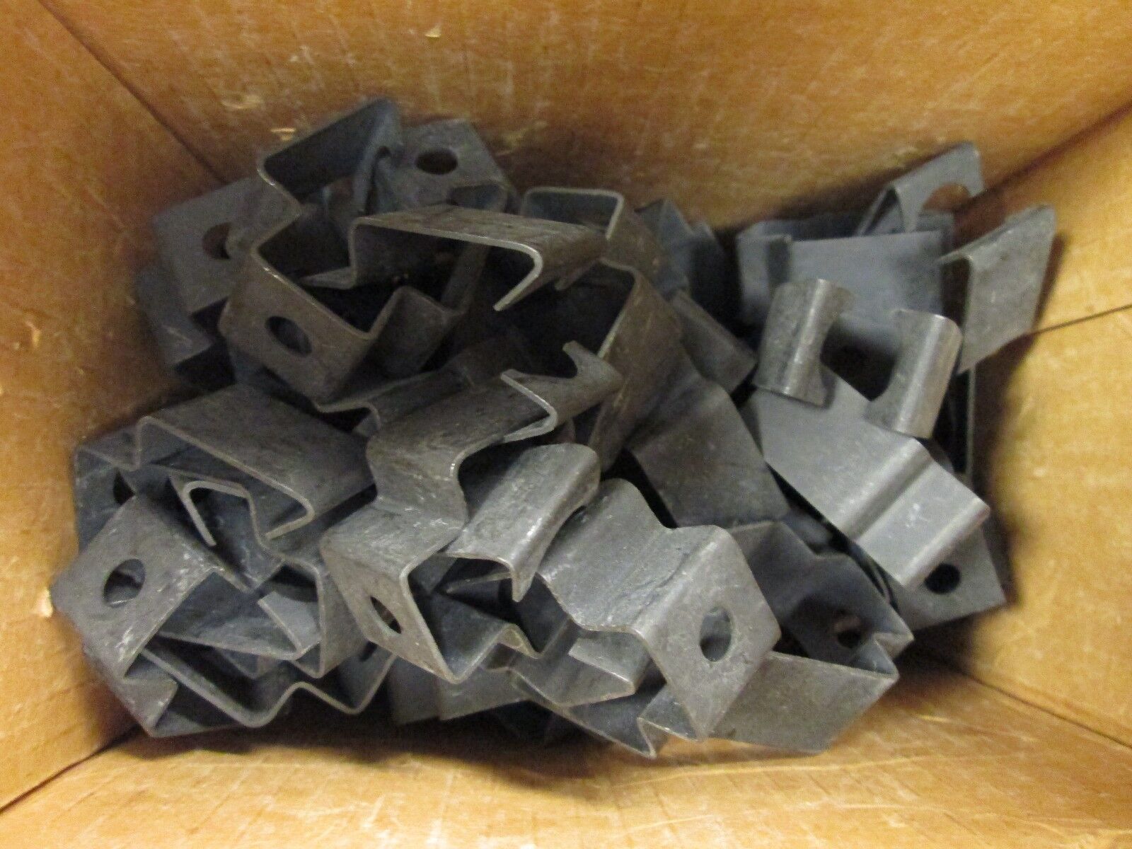 Fasteners Conduit Clip CC-1000 *Box of 80* 3/4" Conduit 1" Thinwall New Surplus