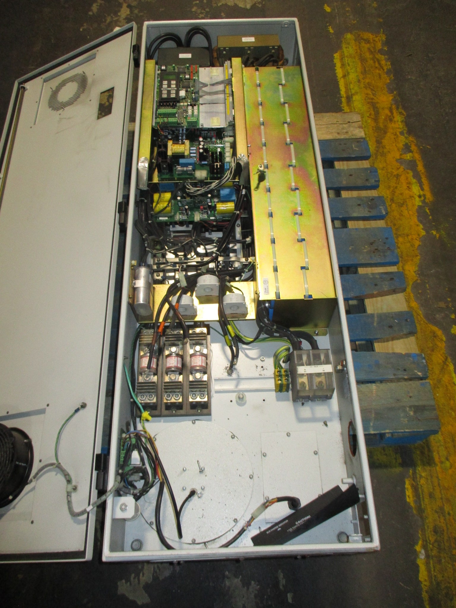 Graham VLT 3700 AC Drive 175L3722 200HP 3Ph w/ Keypad Used