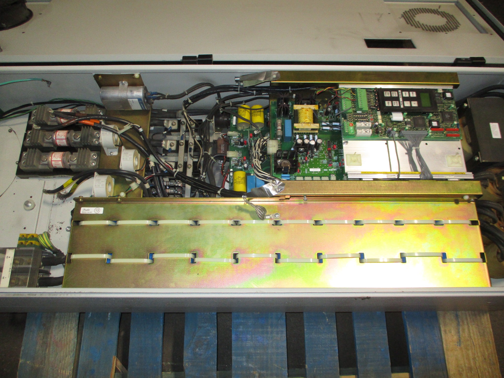 Graham VLT 3700 AC Drive 175L3722 200HP 3Ph w/ Keypad Used