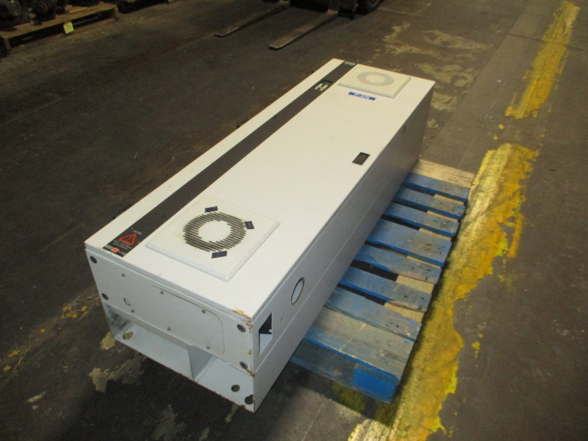 Graham VLT 3700 AC Drive 175L3722 200HP 3Ph w/ Keypad Used