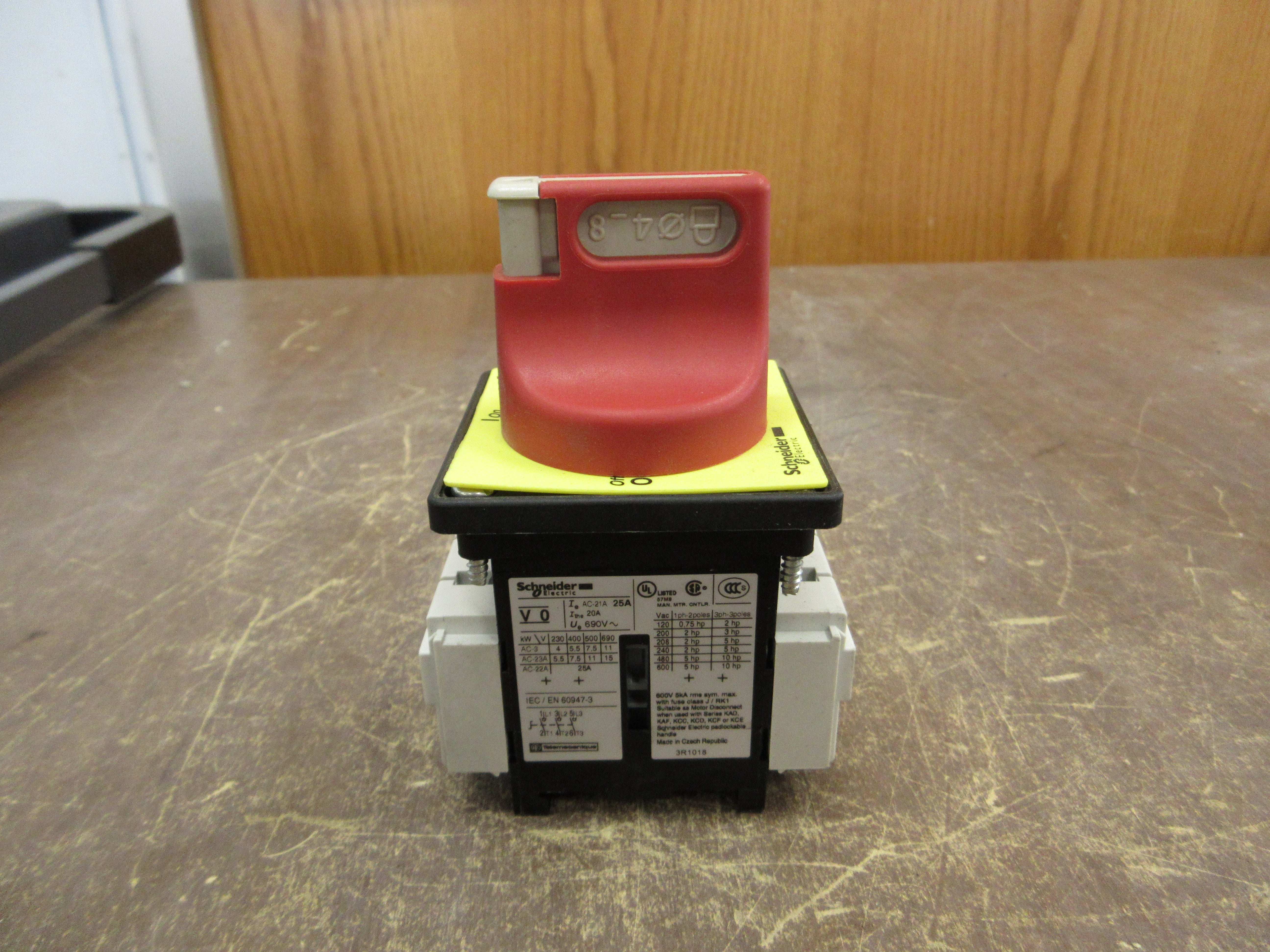 Schneider Electric Disconnect Switch V0 25A 600V Used