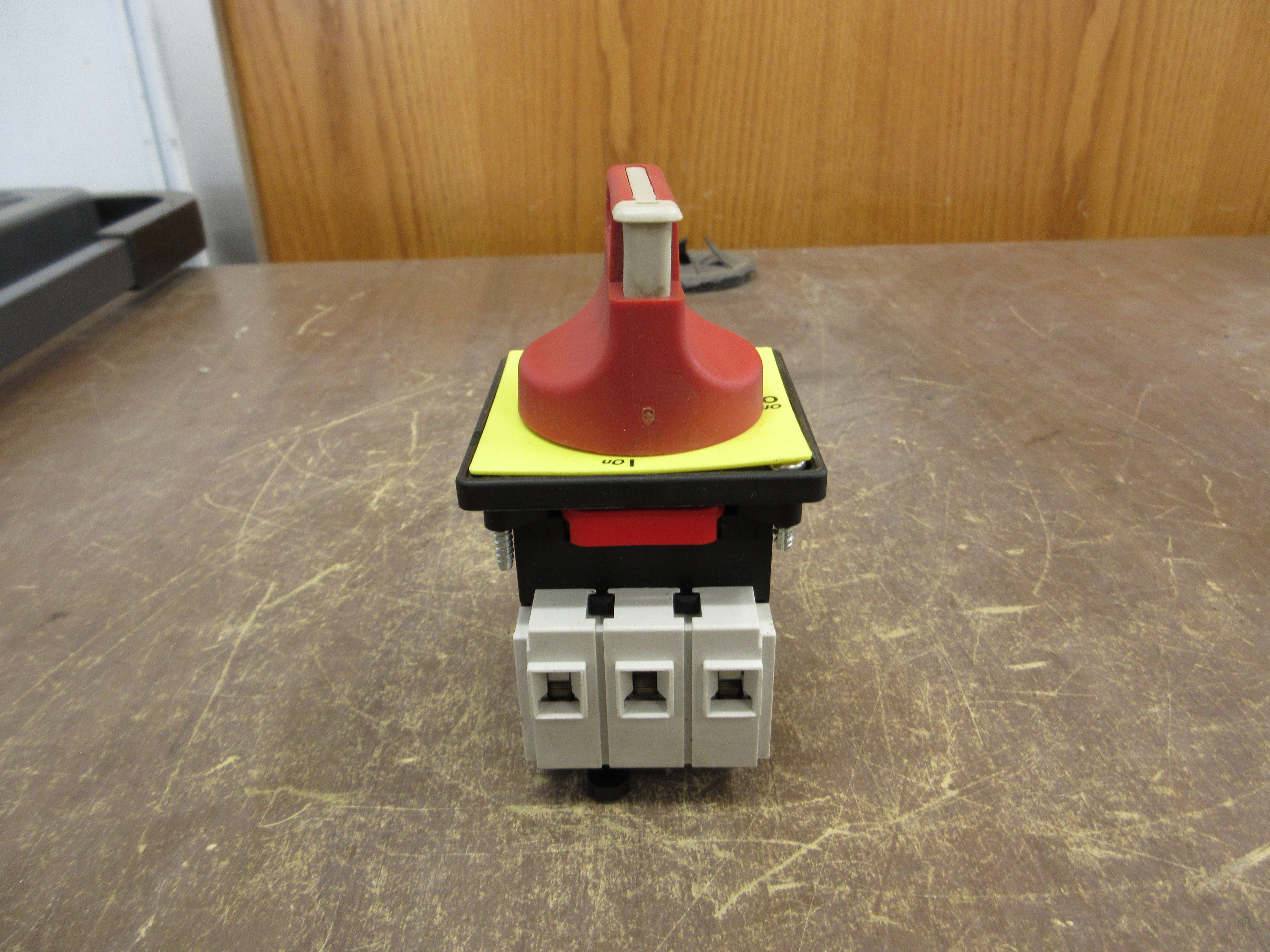 Schneider Electric Disconnect Switch V0 25A 600V Used