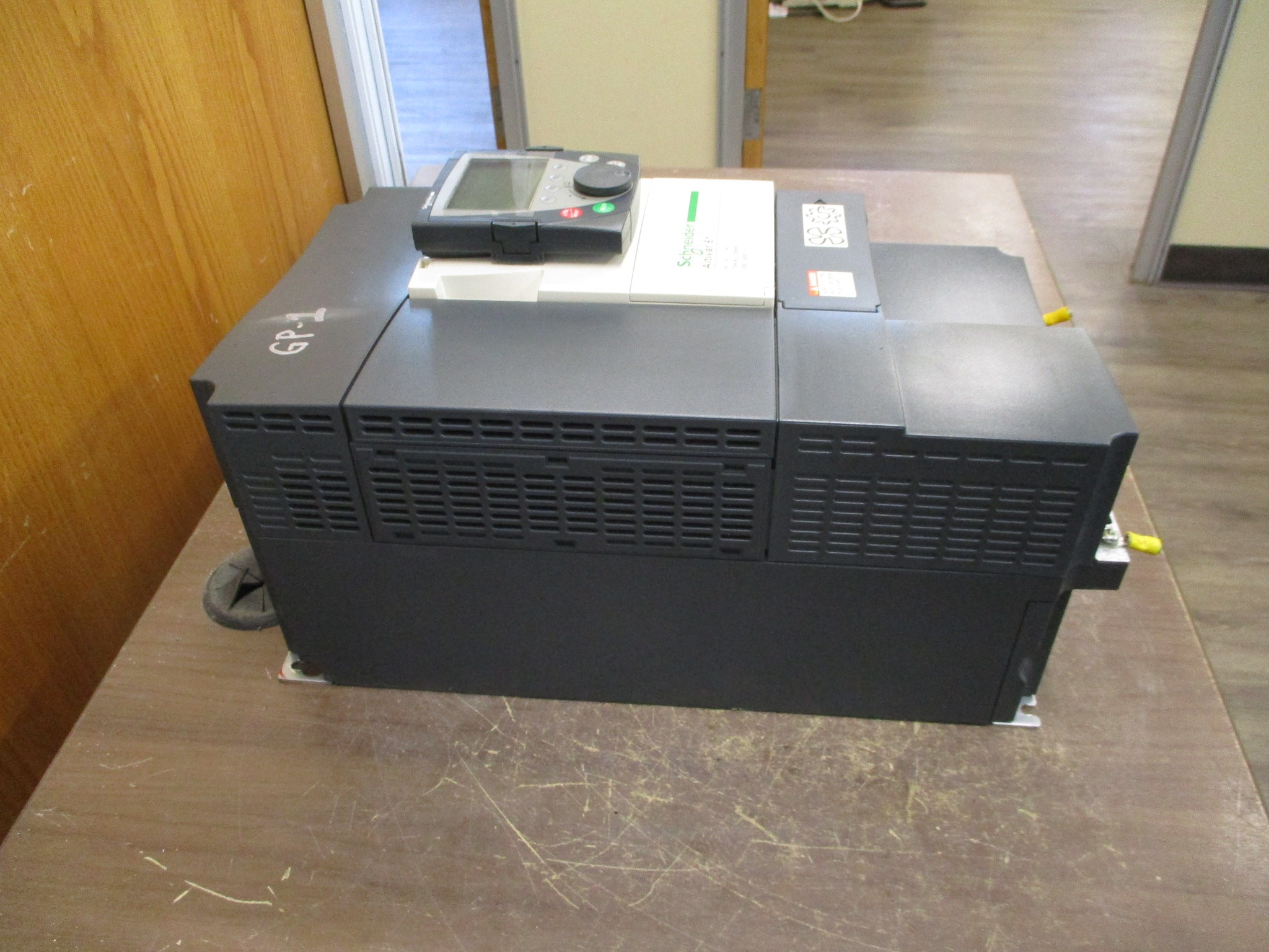 Schneider Electric Altivar 61 AC Drive ATV61HD15N4 20HP 3Ph w/ Keypad Used