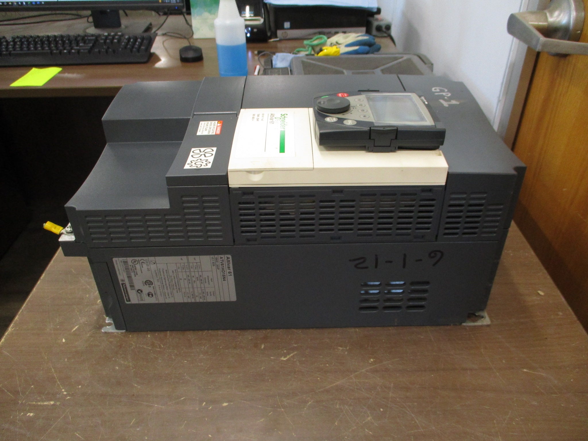 Schneider Electric Altivar 61 AC Drive ATV61HD15N4 20HP 3Ph w/ Keypad Used