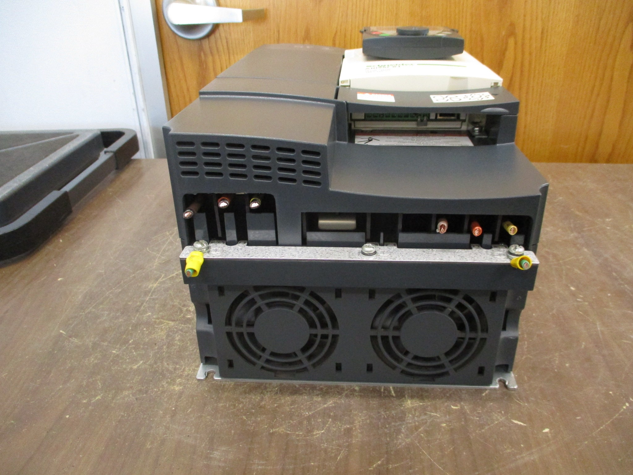 Schneider Electric Altivar 61 AC Drive ATV61HD15N4 20HP 3Ph w/ Keypad Used