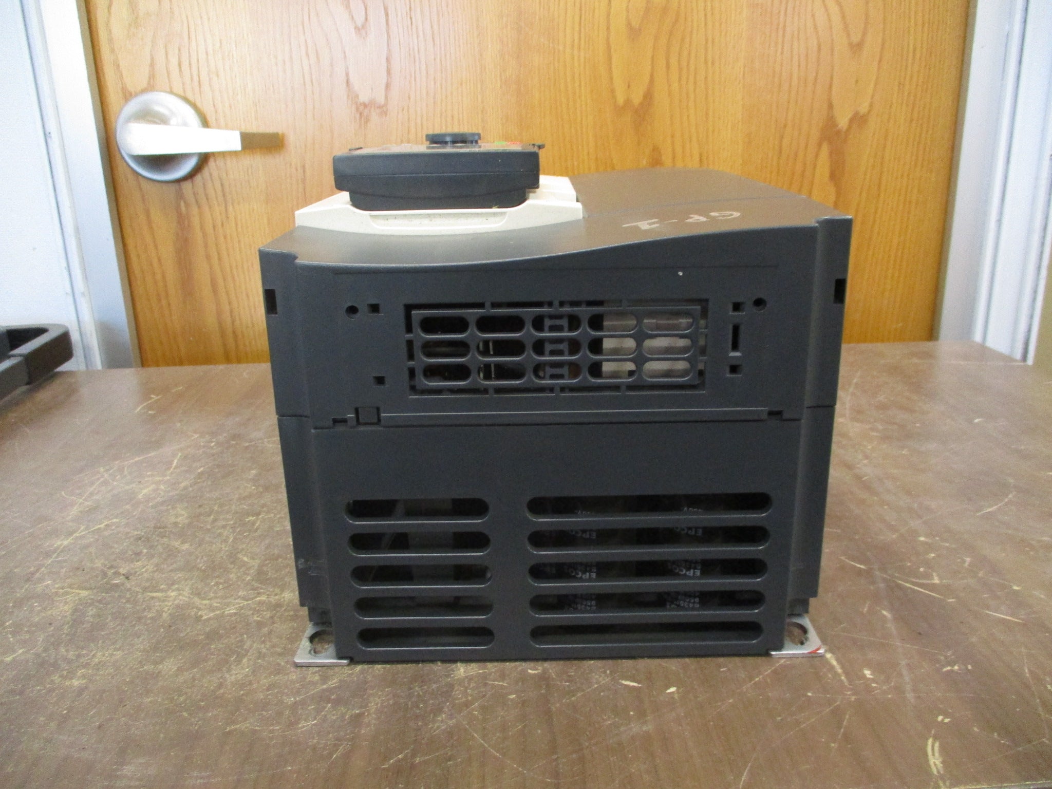 Schneider Electric Altivar 61 AC Drive ATV61HD15N4 20HP 3Ph w/ Keypad Used