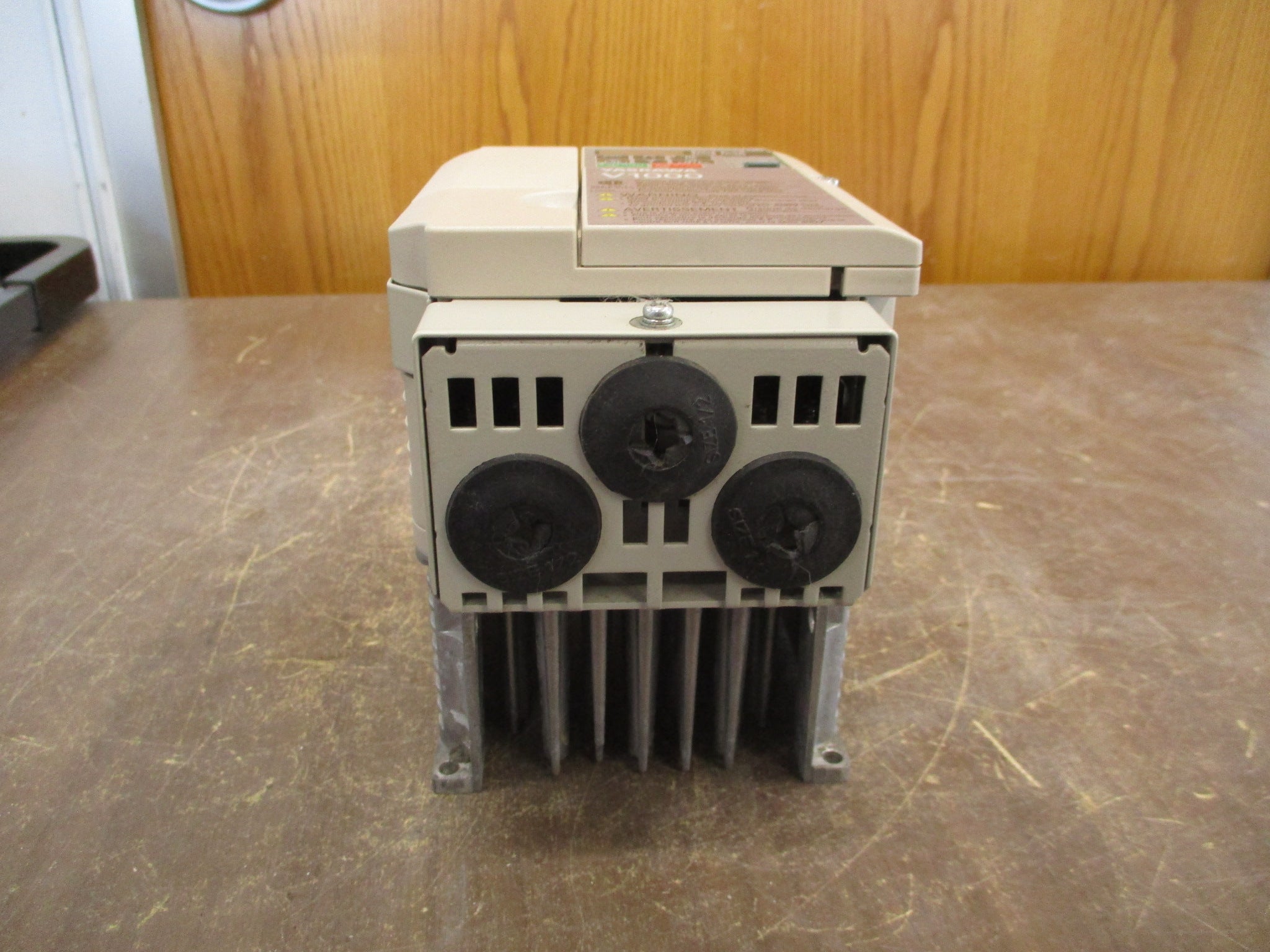 Yaskawa V1000 AC Drive CIMR-VU4A0004FAA Rev. D 1HP w/ Keypad Used
