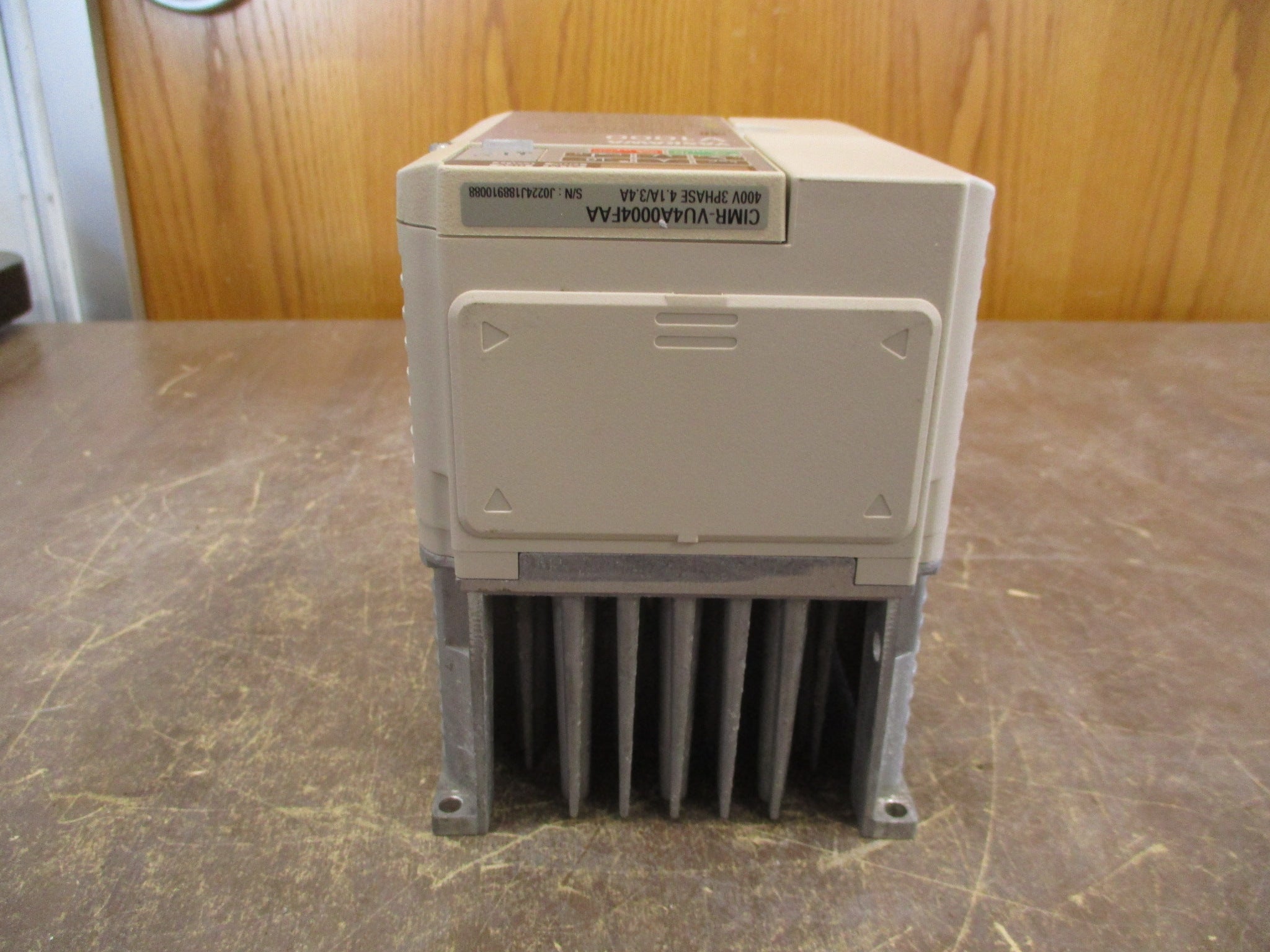 Yaskawa V1000 AC Drive CIMR-VU4A0004FAA Rev. D 1HP w/ Keypad Used