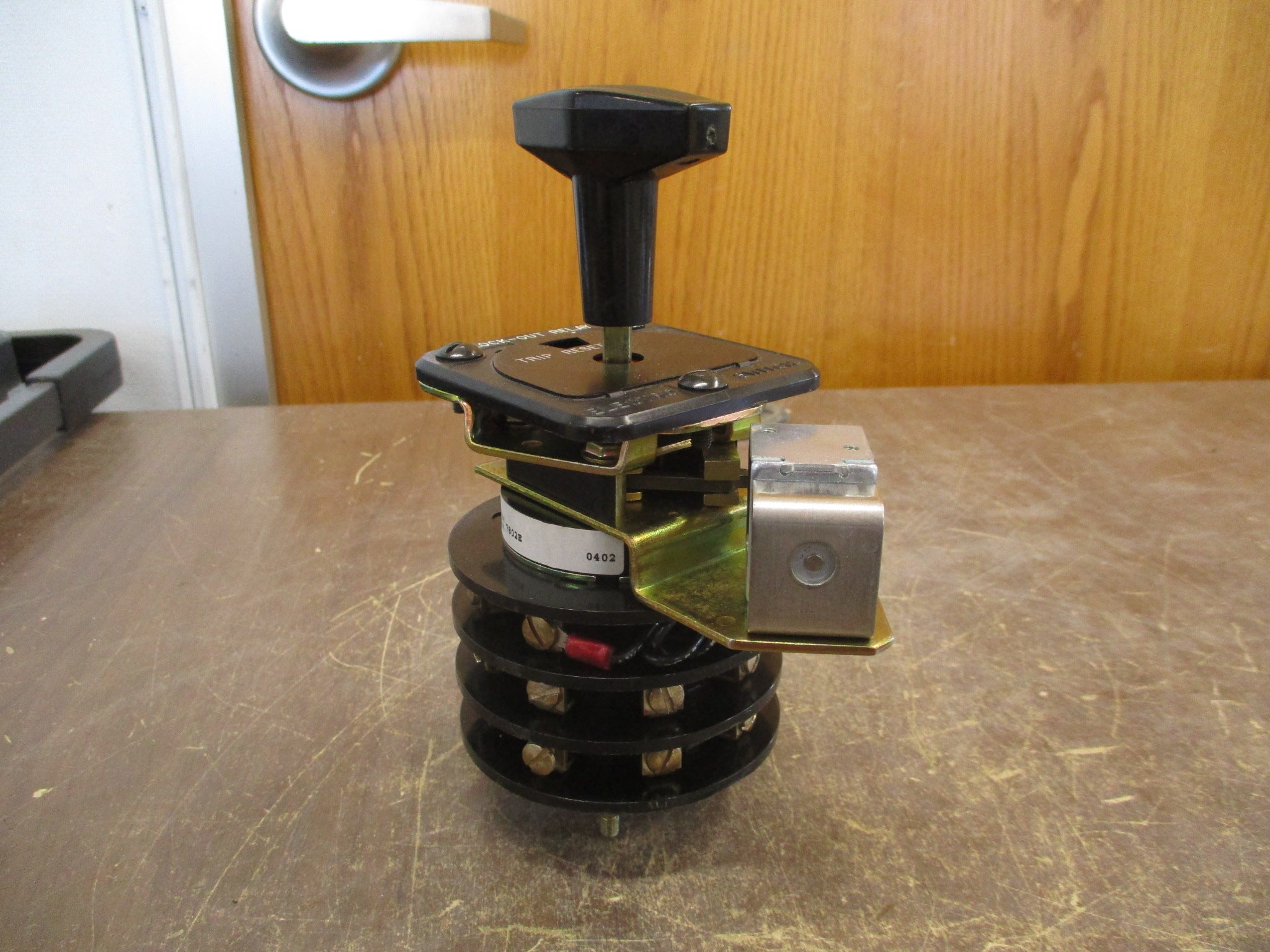 Electroswitch Series 24 Lock-Out Relay Rotary Switch 7802E 125VDC Used