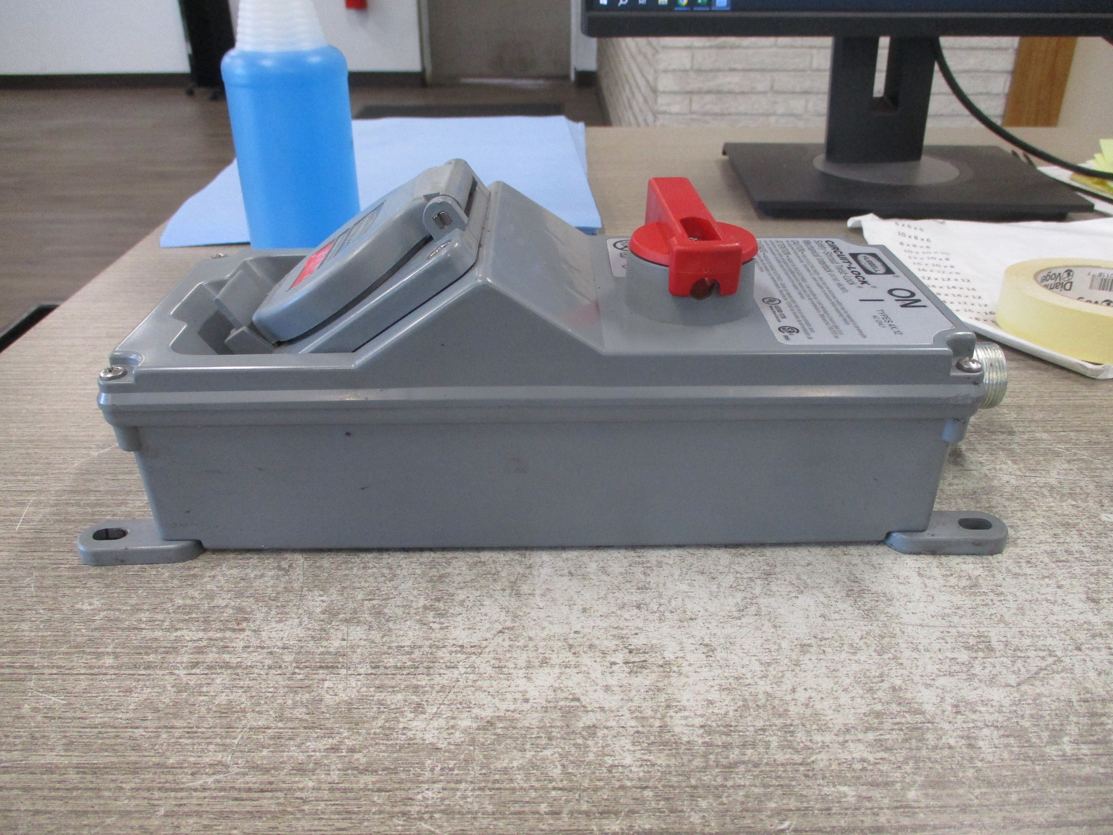 Hubbell Circuit - Lock Mechanical Interlock HBLMITL/HBL2430SW 20A 3Ph 480V Type 4X,12 Used