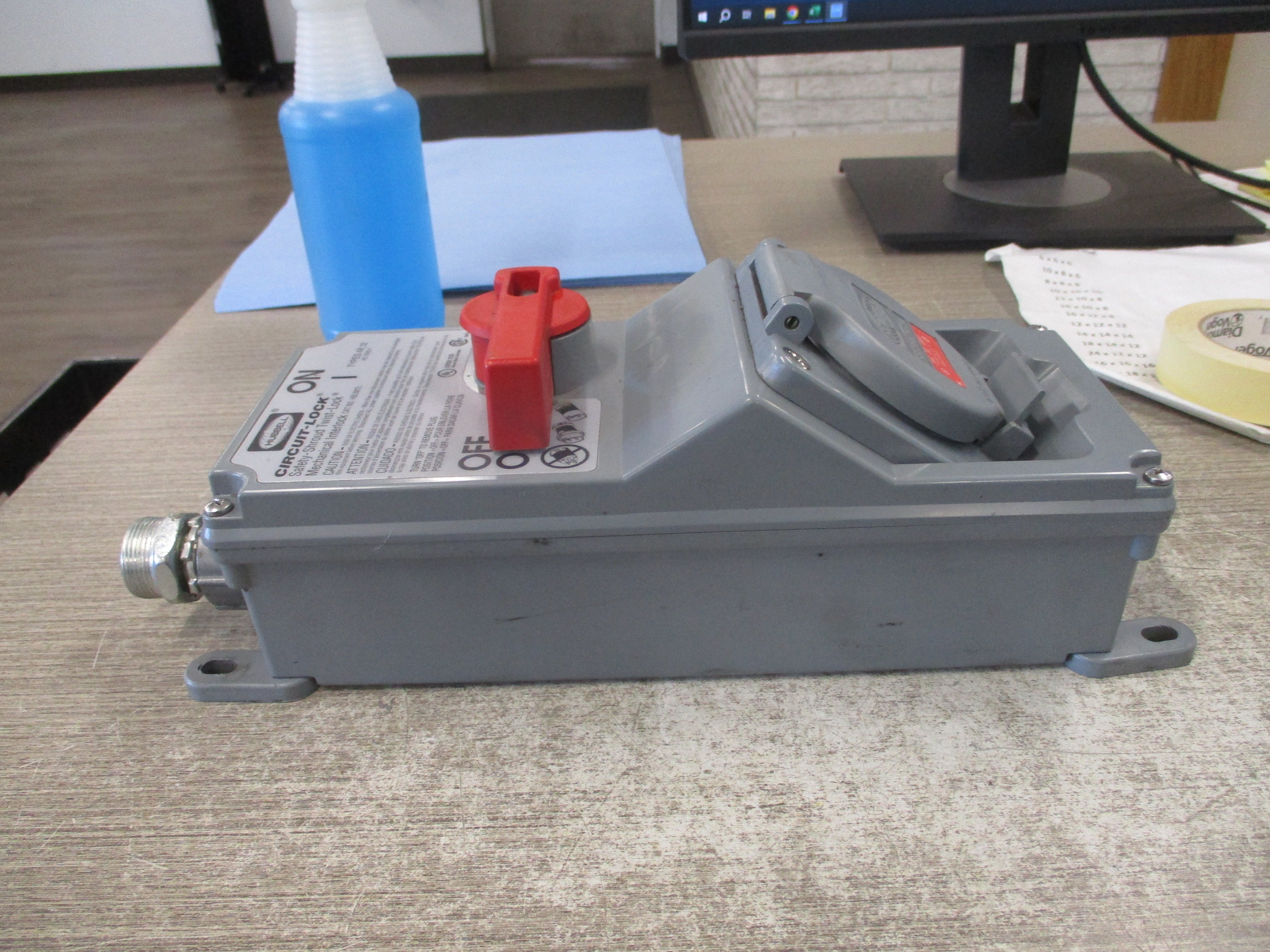 Hubbell Circuit - Lock Mechanical Interlock HBLMITL/HBL2430SW 20A 3Ph 480V Type 4X,12 Used